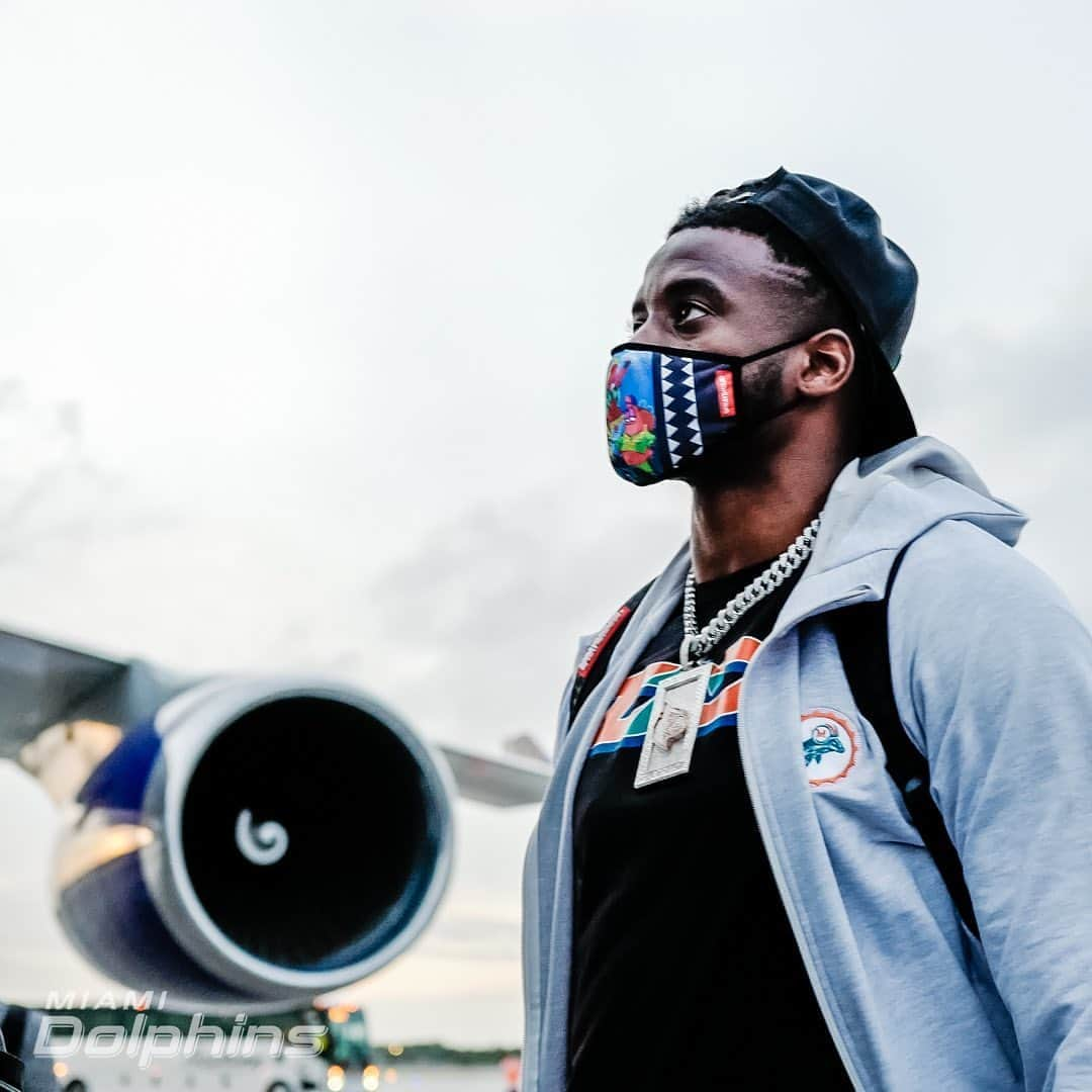 マイアミ・ドルフィンズさんのインスタグラム写真 - (マイアミ・ドルフィンズInstagram)「✈️✈️✈️✈️ #FinsUp」9月24日 11時21分 - miamidolphins