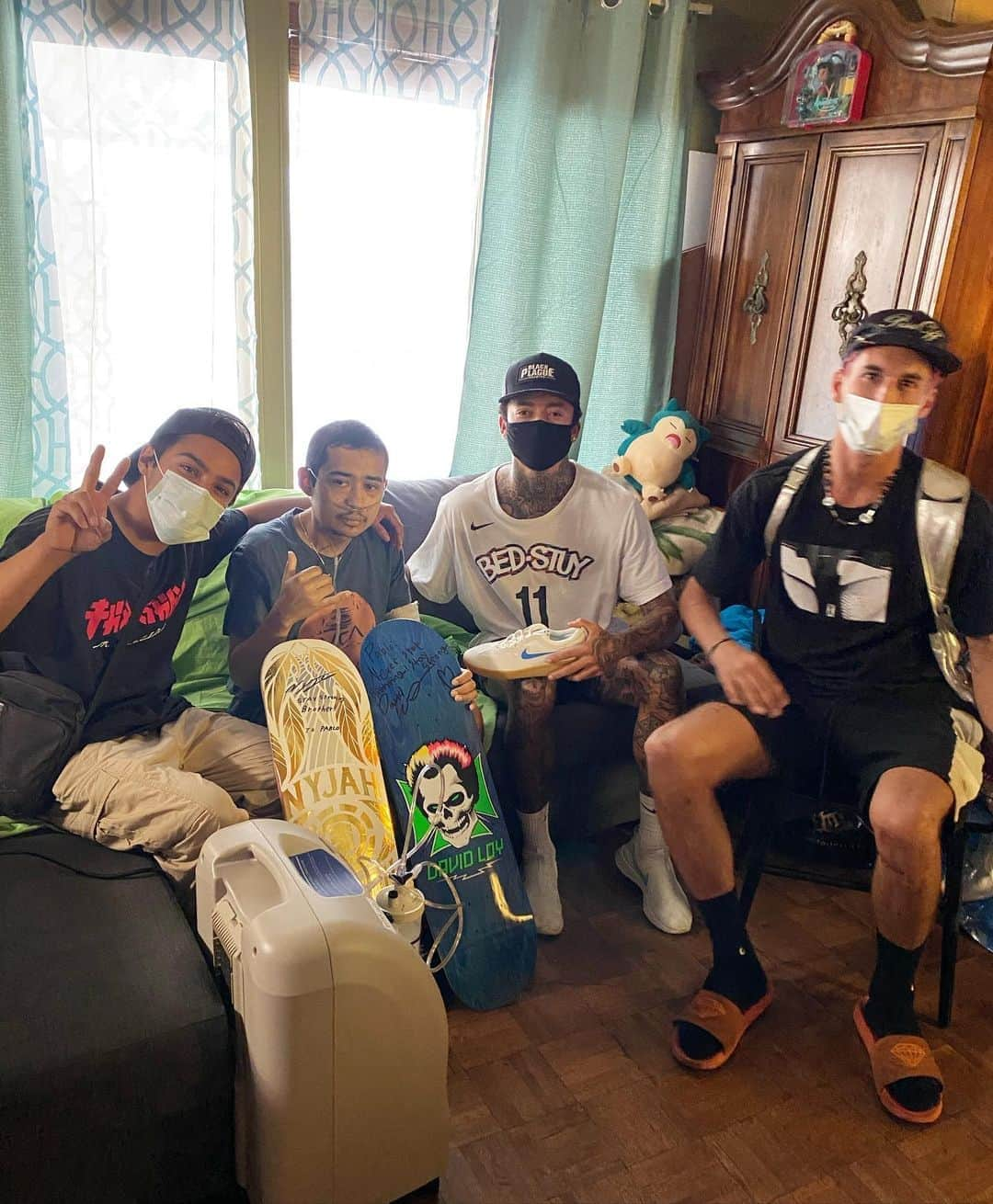 ナイジャ・ヒューストンさんのインスタグラム写真 - (ナイジャ・ヒューストンInstagram)「My bro Edgar hit me the other day and let me know that his cousin had rly bad cancer and it wasn’t looking too good. He told me he’s always loved skating and would be sick if I could make it by to say waddup and stoke him out. Me and Dloy went by yesterday brought him some gifts and kicked it for a bit, then got word he passed last night😓 So thankful we got to meet you and made it by in time bring you some light in rough times. Moments like this rly make me appreciate life and all we got! REST EASY BROTHER❤️」9月24日 11時23分 - nyjah