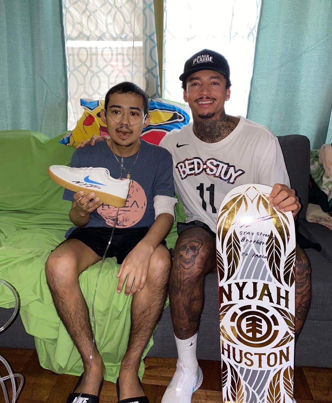 ナイジャ・ヒューストンのインスタグラム：「My bro Edgar hit me the other day and let me know that his cousin had rly bad cancer and it wasn’t looking too good. He told me he’s always loved skating and would be sick if I could make it by to say waddup and stoke him out. Me and Dloy went by yesterday brought him some gifts and kicked it for a bit, then got word he passed last night😓 So thankful we got to meet you and made it by in time bring you some light in rough times. Moments like this rly make me appreciate life and all we got! REST EASY BROTHER❤️」