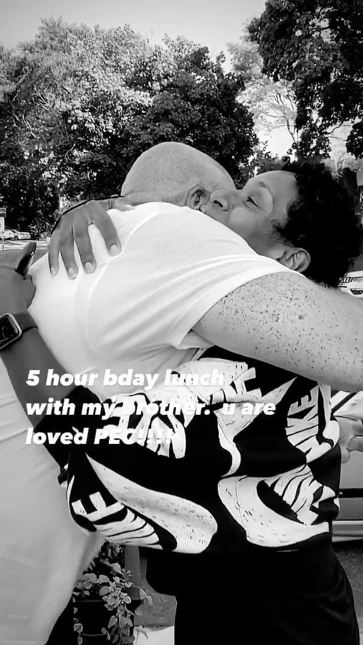 アンジー・マルチネスのインスタグラム：「Happy Birthday 🎈 @shawnpecas! after all the fancy & over the top incredible bday parties you’ve had over the yrs.... this mighta been one of my favorites.  simple.  spontaneous.  and filled with genuine love. ♥️ Happy 150th bday pecky!!!!! 😜😘 love u 4 life!」