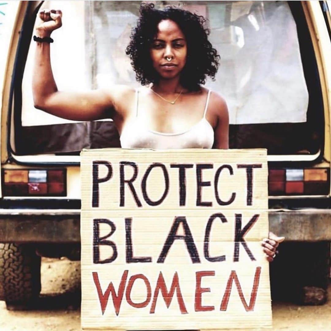 コンスタンス・ジマーのインスタグラム：「PROTECT. @girltrek @irietoaurora」