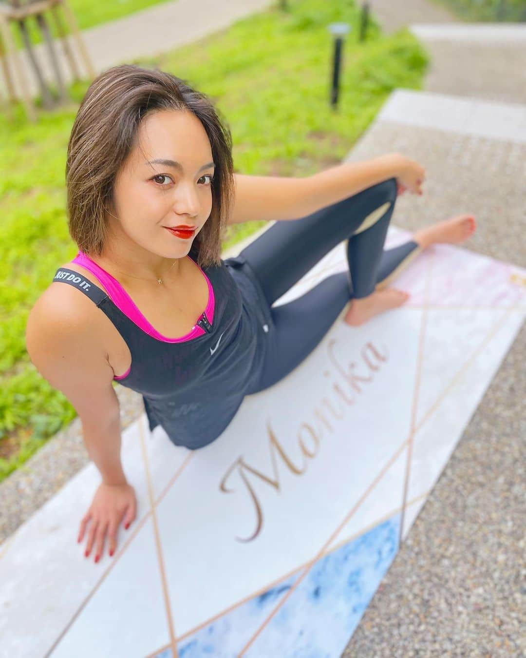 太田モニカさんのインスタグラム写真 - (太田モニカInstagram)「私専用のヨガマット🧘🏻‍♀️❤︎ . . 前回紹介したヨガタオルのところで 今回はヨガマットゲットしました✌︎‼︎ . . 名前入りもできるので 他と被らないしお洒落なの〜❗️ ヨガマットって言ってるけど 厚さもあり長さもあるので どこにでも敷いて使える優れものです💯 . . 早起きして公園で運動するのもありだな😍 . . では皆さん素敵な一日を☺︎❤︎ . . . #monika #monikalifestyle  #love #happy #fitnessgirl  #yogamat #lagmat #108tokyo  . #モニカ　#モニカライフスタイル  #ヨガマット　#ラグマット　#マット #フィットネス女子 #お洒落なヨガマット　#名前入り #プレゼントにもオススメ #私のお気に入り」9月24日 12時14分 - x.monika86.x