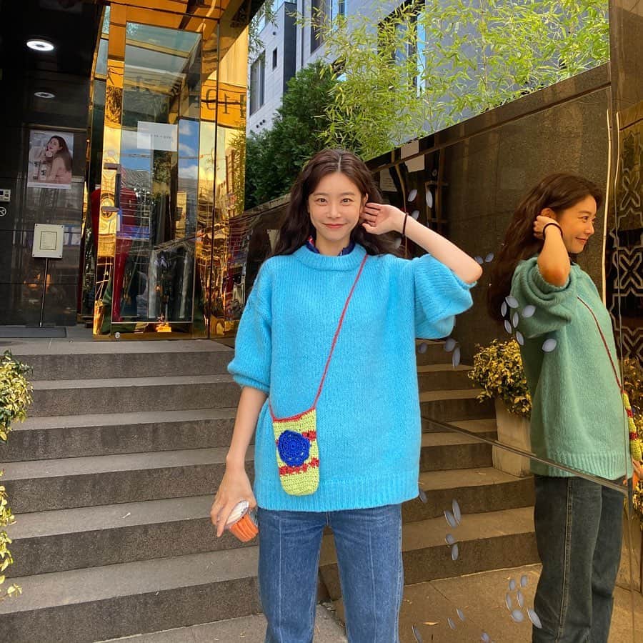 ソジン のインスタグラム：「오늘도 화이팅🌷 배두래 출근🙋🏻‍♀️」