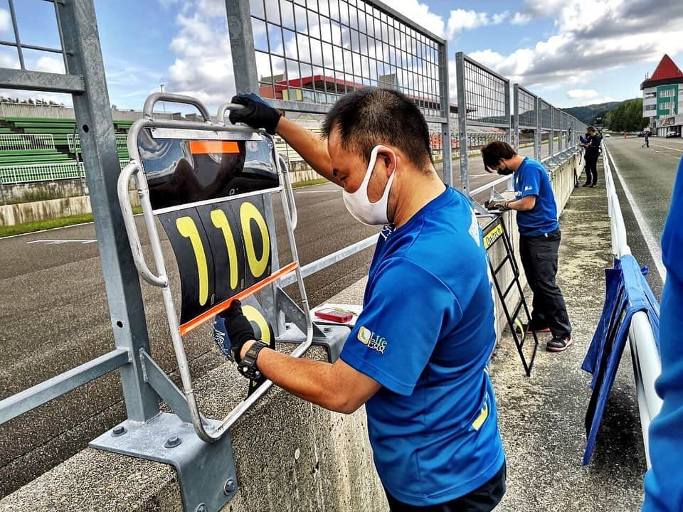 脇阪寿一さんのインスタグラム写真 - (脇阪寿一Instagram)「GR 86/BRZ Race Rd3 TOKACHI SPEEDWAY  ASSO MOTOR SPORTS Owltech 86  @owltech0303   #110 H. KATO #111 T. YAMAMOTO #11 J. WAKISAKA  Coaching Togo SUGANAMI @togosuganami105   STAFF K. NISHIJIMA T. ENARI H. HATAYAMA K. YAMAKITA S. NISHIZATO M. OSAKI K. TANAKA K. KIHIRA  #gr86brzrace #assomotorsports #owltech #toyota #86   #toyotagazooracing #owltech #lifeegg #recaro #weds #wakos #oguraclutch #maedashellservice #kenwood #再春館製薬所 #franckmuller #abcmart #araihelmet #firelex #bows #alpinestars #rstaichi #ktel #endless   #assomotorsports  #sfida #profi #kmr   撮影  紀平啓佑 #寿一サロン  編集 脇阪寿一」9月24日 12時24分 - juichiwakisaka