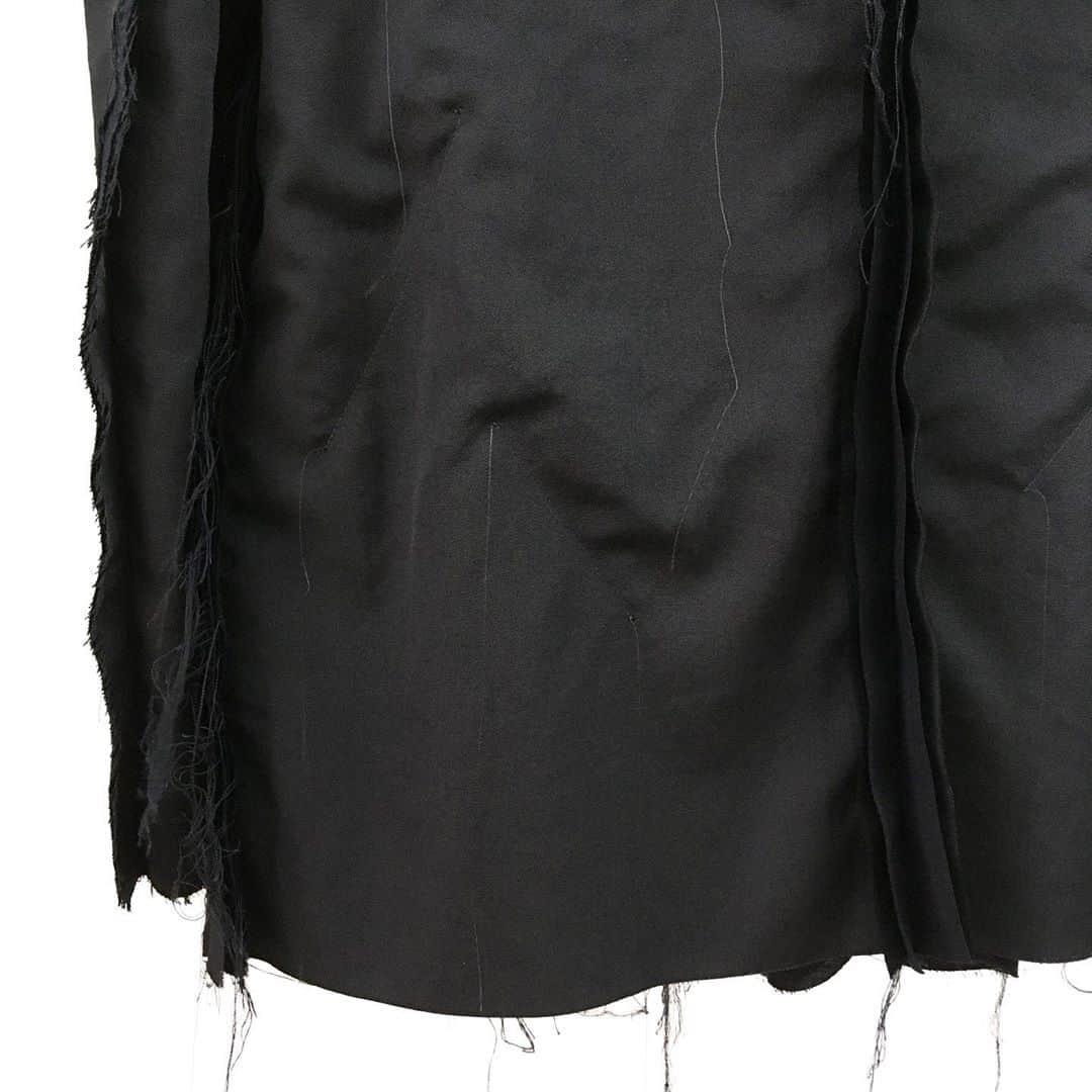エリミネイターさんのインスタグラム写真 - (エリミネイターInstagram)「20AW Yohji Yamamoto POUR New Collection has arrived at ELIMINATOR. . ▪︎Broken Layered Jacket Price : ¥142,000 ( without tax ) . #yohjiyamamoto #yohjiyamamotopourhomme #yohjiyamamotohomme #blackscandal #20aw #aw20 #aw20collection #japanesedesigner #art #work #newcollection #highsnobiety #mensfashion #menswear #eliminator #tokyo #daikanyama #streetfashion #streetstyle」9月24日 12時31分 - eliminator_tokyo