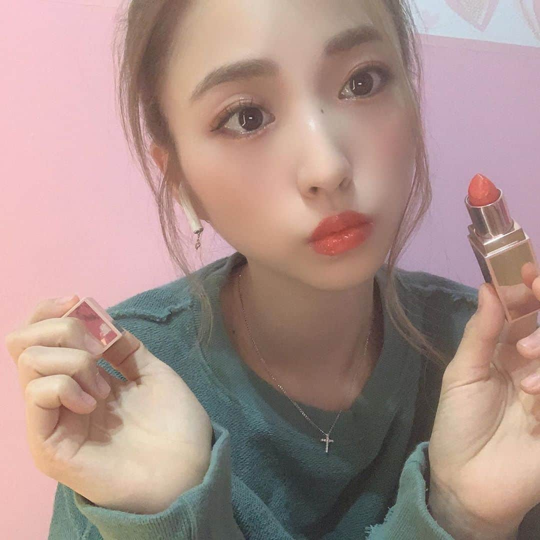 鈴木友梨耶さんのインスタグラム写真 - (鈴木友梨耶Instagram)「最近のお気に入りリップ💄 @patrickta / she's not form here  すごい顔色が良くなるとゆうか、美白に見えるリップだった！  マットなんだけど私はグロスつけてうるうるさせちゃう派  #lipstick #patrickta #patricktabeauty #海外コスメ　#sephora #セフォラ #beauty #cosmetics #makeup #yuriya_cosme #ROSEAREAL #ロザリオ #鈴木姉妹」9月24日 12時37分 - yuriyasuzuki_828