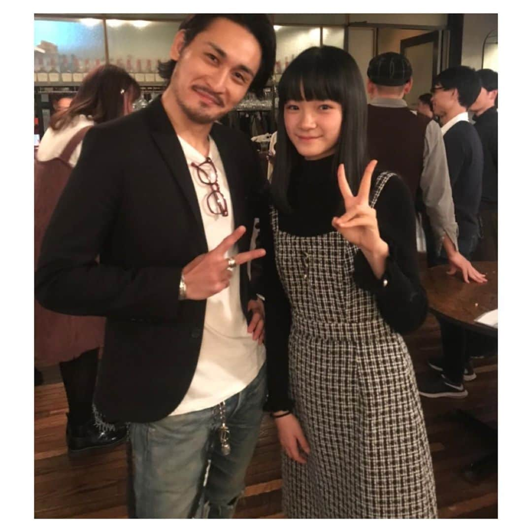 高木勝也さんのインスタグラム写真 - (高木勝也Instagram)「「ミッドナイトスワン」﻿ ﻿ いよいよ。﻿ ﻿ 明日公開します！！！﻿ ﻿ ﻿ 今朝の「スッキリ」見てたらミッドナイトスワンの特集流れてて幸せな一日の始まりでした(^^)﻿ ﻿ 一果役の服部樹咲ちゃんとの一枚。﻿ ﻿ 久しぶりにスッキリで見たら大人っぽくなっててびっくりです。﻿ ﻿ 樹咲ちゃんの一果、ご期待下さい！！﻿ ﻿ 良き一日を(^^) #ミッドナイトスワン #ミッドナイトスワンを広げよう #服部樹咲 #内田英治 #いよいよ明日公開 #よろしくお願いします #haveaniceday」9月24日 12時40分 - katsuyoung__1128