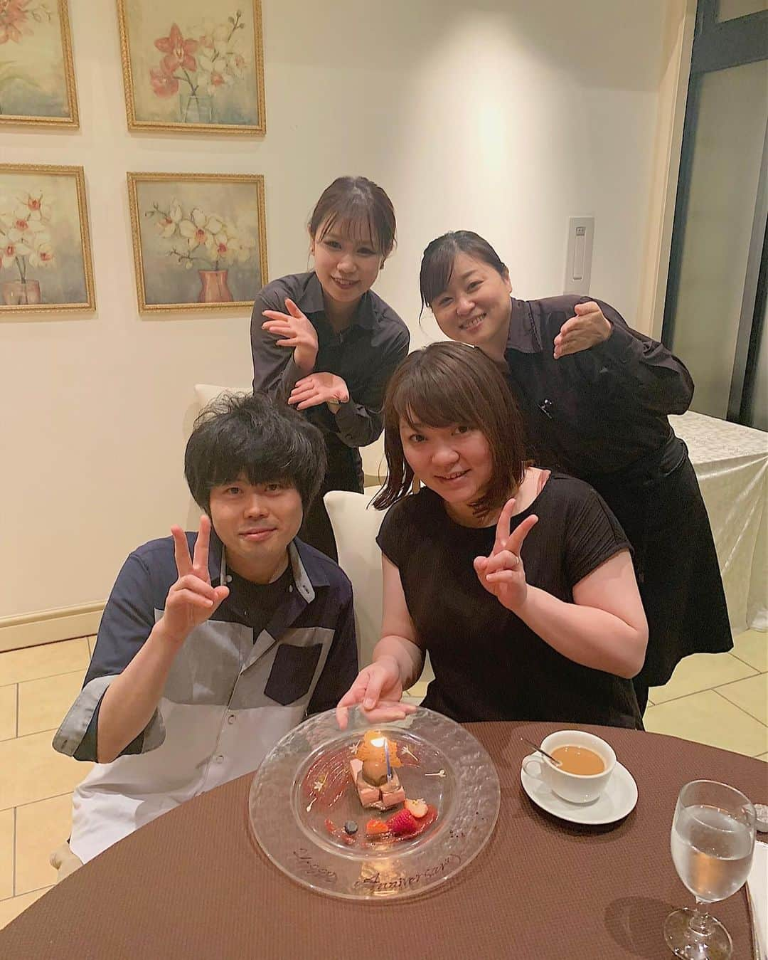 カフェ ジョルジオ 金沢さんのインスタグラム写真 - (カフェ ジョルジオ 金沢Instagram)「． happy anniversary 😘💓　 そして、おかえりなさいませっ👏🏻♡ 担当させていただいたスタッフとも📸！ また、是非お待ちしております☺︎✨ ． ． ． #金沢カフェ #金沢ランチ #石川カフェ #金沢旅行  #カフェジョルジオ #金沢ディナー #結婚式  #ヴィラグランディス金沢 #ヴィラグランディス」9月24日 12時53分 - caffe_giorgio