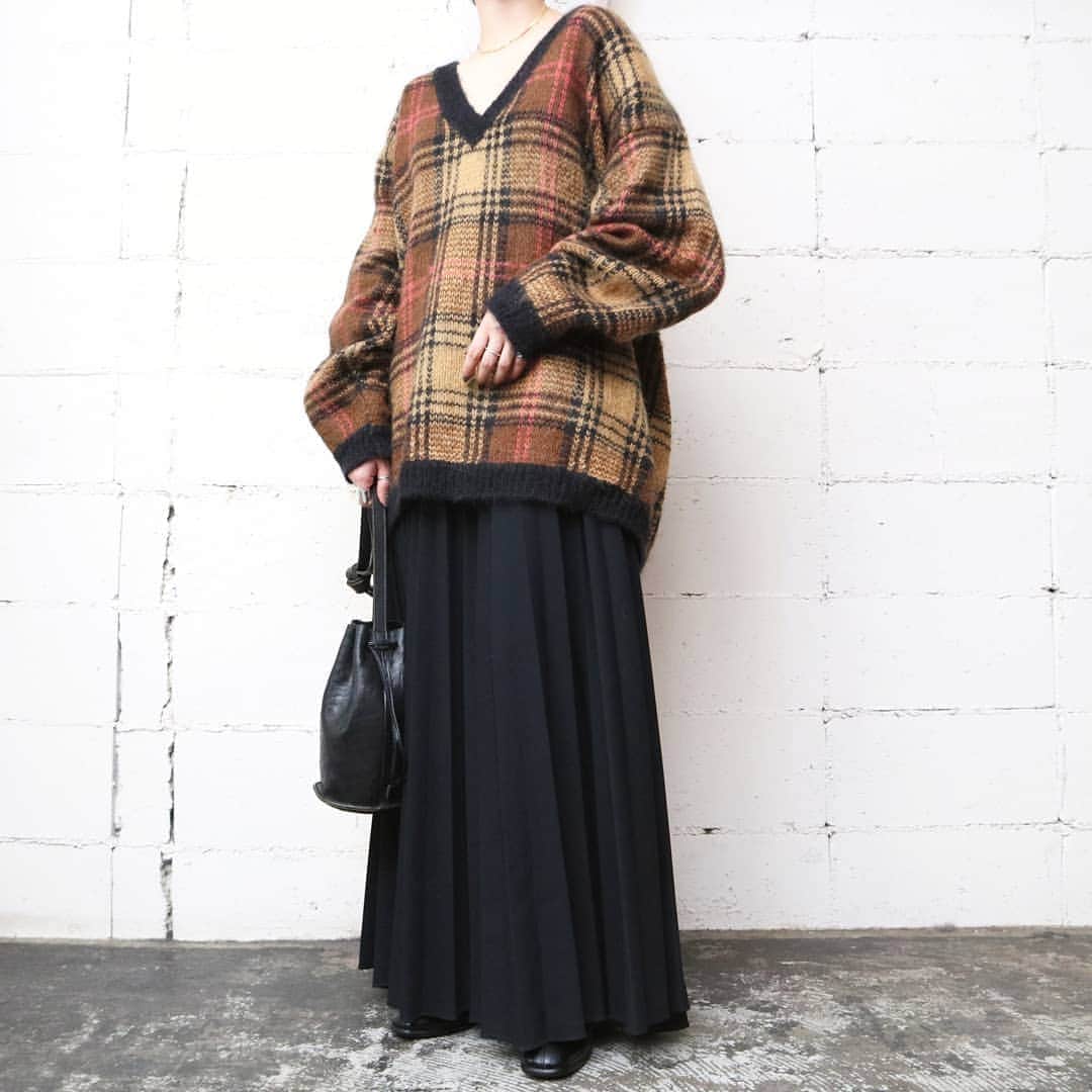 吉祥寺 古着屋 Orfeoのインスタグラム：「Mohair Check  Knit  #orfeo #kichijoji #tokyo #vintage #used #fashion #coordinate #outfit  お問い合わせはインスタグラムのプロフィール掲載のメールアドレスにお願いいたします。コメント、DMでのお問い合わせは受け付けておりませんのでご了承ください。 ONLINE SHOPの商品も店頭にてご購入頂けます。気になる商品がございましたらスタッフにお声掛けください。  新型コロナウィルス感染拡大防止策を徹底した上で営業をしております。マスクの着用、入店時にアルコールでの消毒をお願いいたします。」