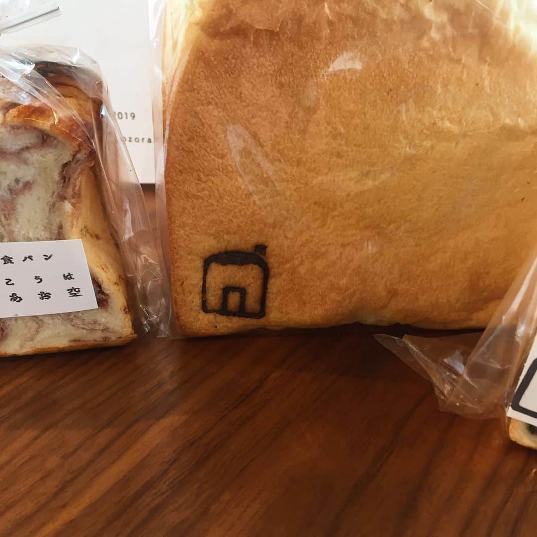 彩住宅さんのインスタグラム写真 - (彩住宅Instagram)「何ヶ月ぶり⁈ やっと @itsu_ao_2019  さんに行けました！ そして、初めて買うことができた『イギリス食パン』。  毎日食べられる優しいお味のパン屋さんです。 ・ ・ ・ #山科#山科グルメ#山科パン屋さん#雲のむこうはいつもあお空」9月24日 13時04分 - saijyutaku