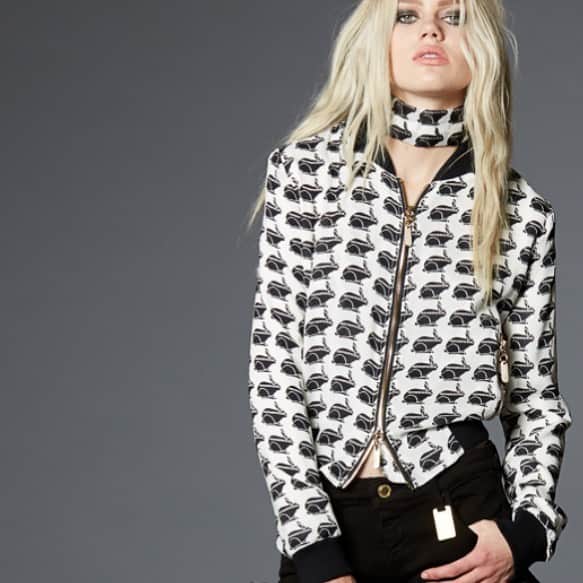 トーマス ワイルドのインスタグラム：「Sexy bunny printed silk bomber jacket kinda day. #thomaswylde #thomaswyldeofficial」