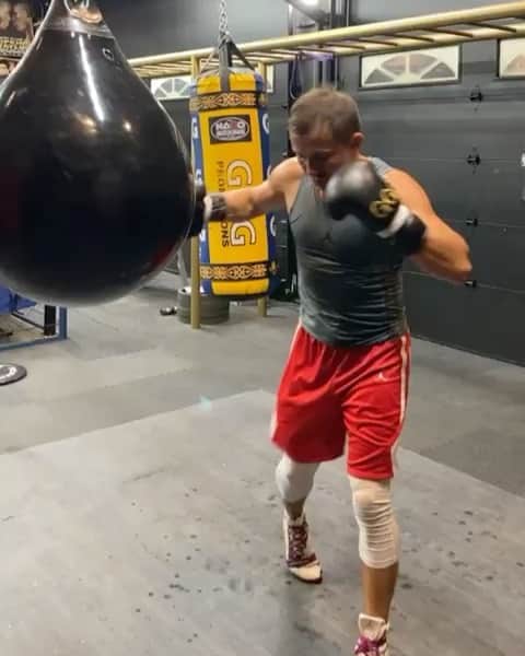 ゲンナジー・ゴロフキンのインスタグラム：「💥🥊」