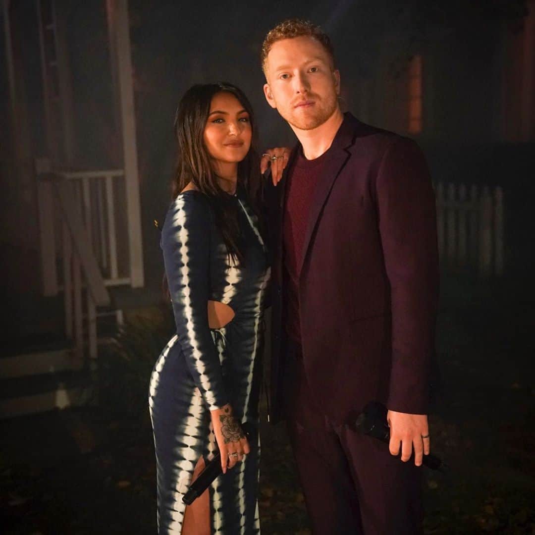 Julia Michaelsのインスタグラム：「Well, that was fun :) thanks @agt for having us on to sing with the sweetest and talented @kenadidoddsmusic and @robertab.official !!! Shout out to MUA @robscheppy HAIR @scottkinghair STYLED BY @_trudy_nelson 🥰🥰🥰」