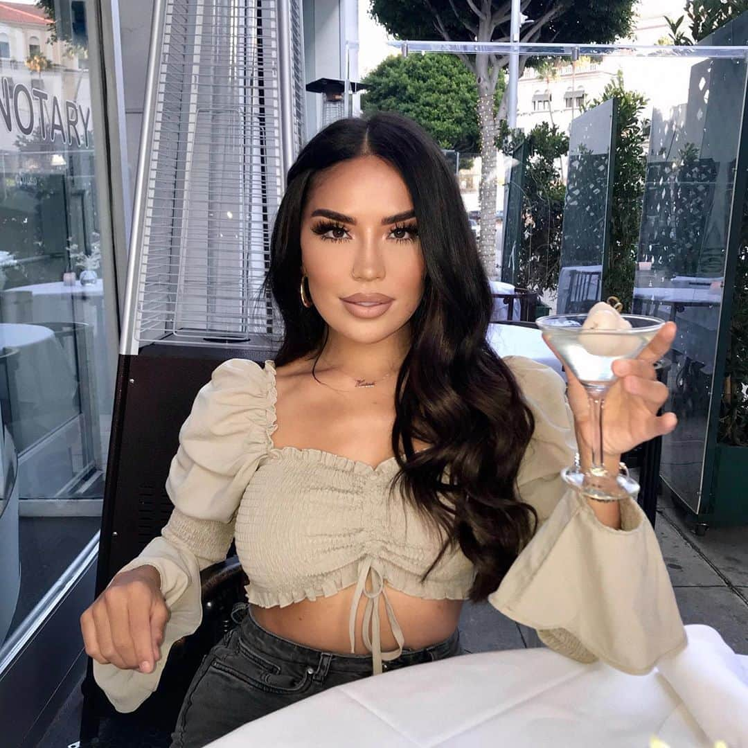 iluvsarahiiさんのインスタグラム写真 - (iluvsarahiiInstagram)「I make a lot of pour decisions 🍸✨😏 ____________________________________________ Top / @misslolaofficial」9月24日 13時39分 - iluvsarahii