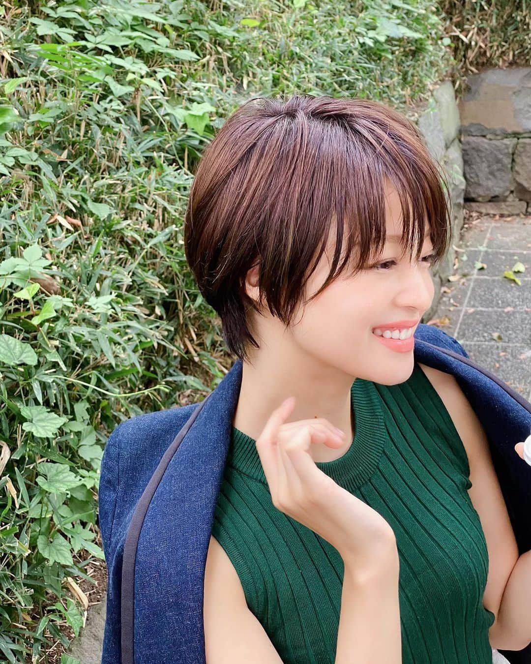 小林涼子さんのインスタグラム写真 - (小林涼子Instagram)「. なんだか急に寒くなりました すっかり秋に…そして冬に向かっていきますね 🍂 季節の変わり目 わたしの周りでも 少し元気のない方が多いような気がして… こんどね、YouTubeでお悩み相談をやろうと思うのです🤭 解決はできなくとも、シェアする事で、 何かヒントに、 そして、ちょっとでも軽くなったらなぁと思っています。 まずは女性の皆さま お悩み、聞かせてほしいな 🍀  （撮影の時だけマスク外してます🙇‍♀️）  #ユーチューブ  #youtube #qanda #お手柔らかに #よろしくお願いします #お悩み相談」9月24日 19時13分 - ryoko_kobayashi_ryoko