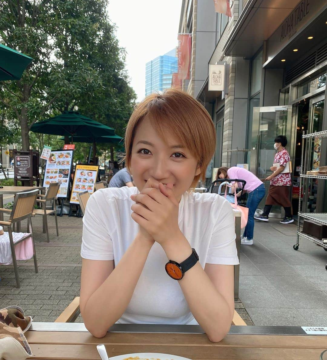 瀬戸山清香さんのインスタグラム写真 - (瀬戸山清香Instagram)「最近気温的にもテラス席でご飯食べるのにハマってる！！ 木が風になびく音とか車やバイクのエンジン音🛵🚗 周りの人が食事を楽しむ食器の音とか、自然の中に溶け込んで視覚から味覚、聴覚まで癒してる時間がたまらない☺️✨ 日陰で寒かったけどね←  #lunch #lunchtime #テラス席が気持ちいい #髪の色落ち着いてまいりました #早く伸びないかな #今度こそ伸ばす #まずはボブ目指す #ショートヘア #ショートヘア女子 #オレンジヘア #オレンジメイク #全部オレンジ」9月24日 14時04分 - setoyama_sayaka