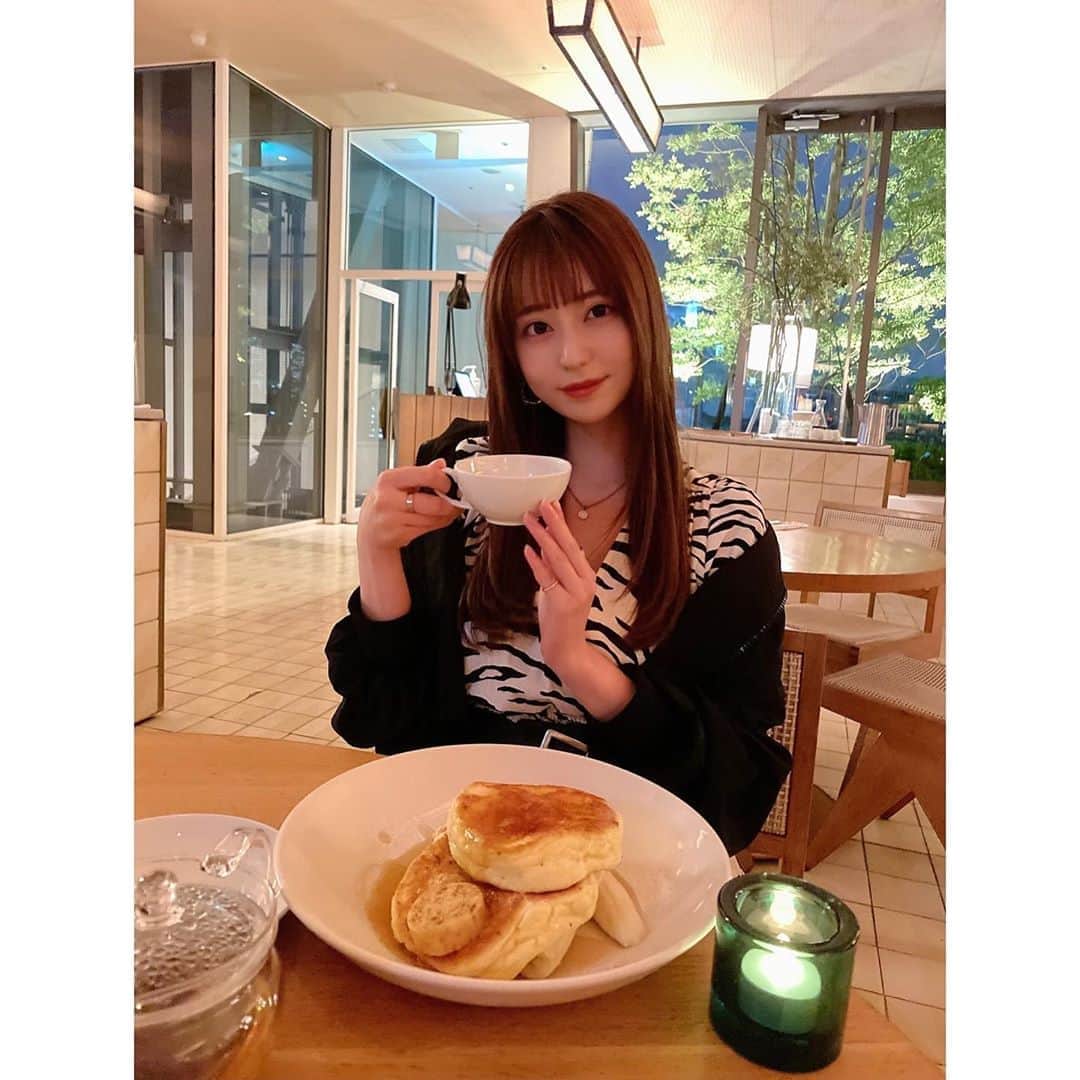 堀尾実咲のインスタグラム：「夜cafe☕️  #bills #cafe #cafetime #夜カフェ #パンケーキ #リコッタパンケーキ #表参道 #表参道カフェ」