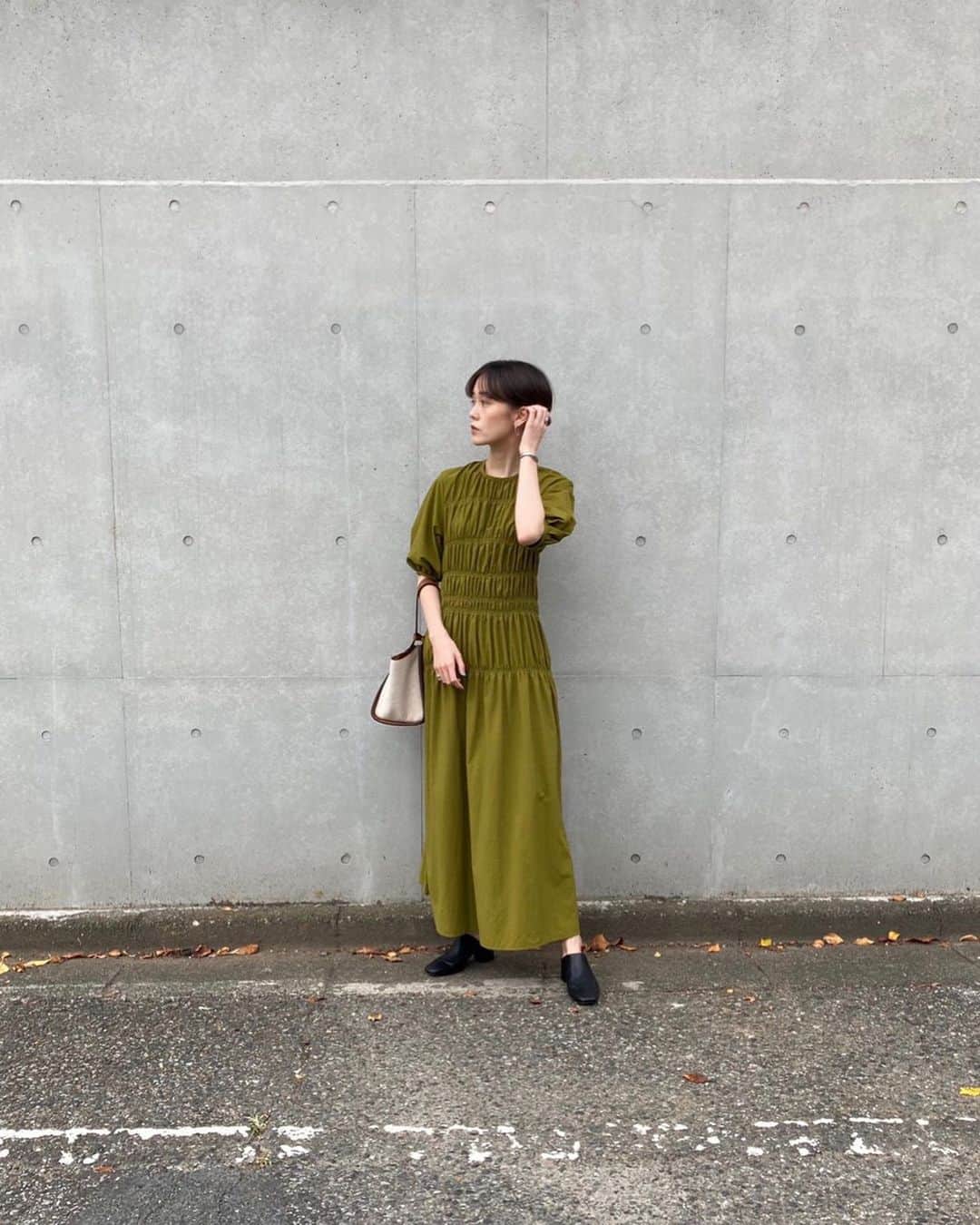 平野マユのインスタグラム：「最近購入した @maisonspecial_women のワンピース🛒 寒くなってきたから、そろそろ一枚で着るのはおしまいかな〜🍂」