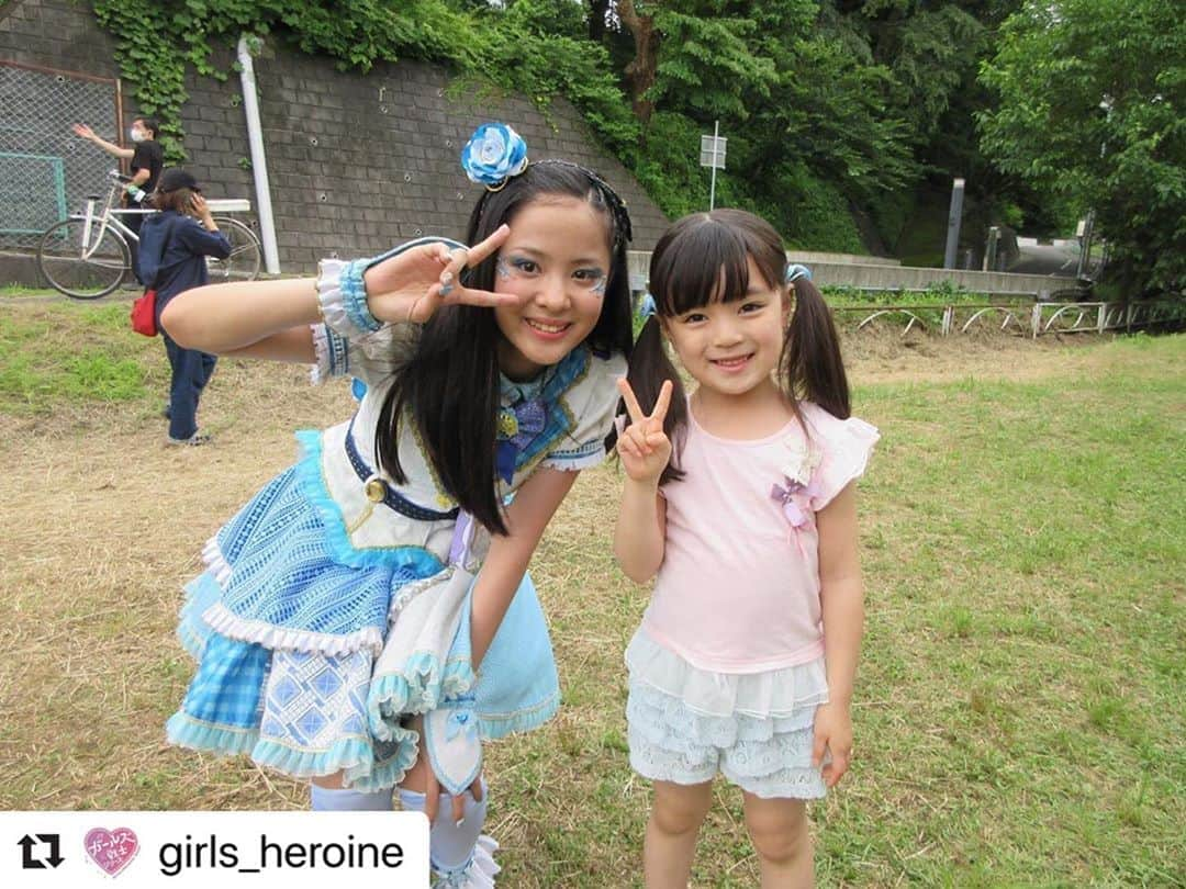 mirage²（ミラージュミラージュ）さんのインスタグラム写真 - (mirage²（ミラージュミラージュ）Instagram)「#Repost @girls_heroine with @make_repost ・・・ ‪【オフショット】9/20(日)放送の #ラブパトリーナ 第9話から！‬ ‪ラブパトブルー・青瀬コハナ( #山下結衣 )と、迷子だった女の子( #本保佳音 )のツーショット👭💙犬野お巡りさんと一緒に、無事にお母さんに会えたかな？🎀‬  ‪lovepatrina.jp‬  ‪#ラブパト‬ ‪#ガールズ戦士‬ ‪#特撮‬」9月24日 14時47分 - lovelylovely_official