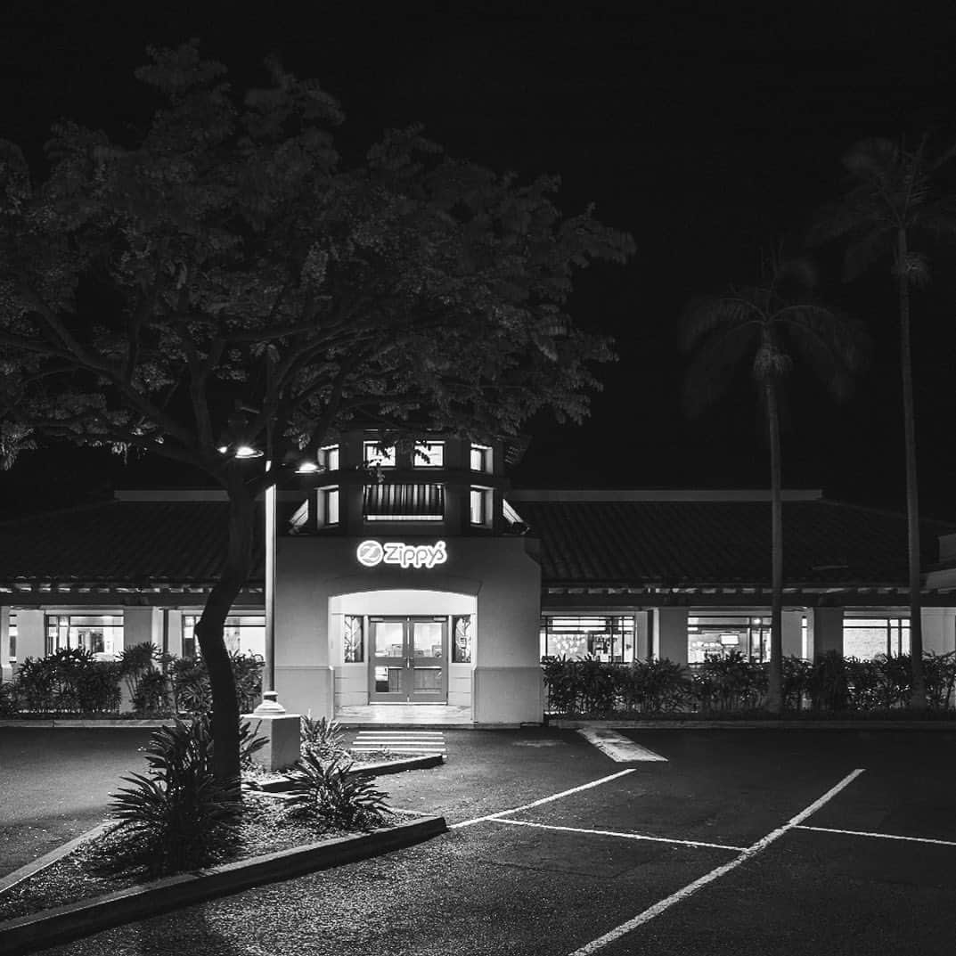 Zippy's Restaurantsのインスタグラム：「It’s probably safe to say that every Hawaii business has been affected by this global pandemic. Zippy’s is not immune. This afternoon, we were informed that a non-customer contact employee at our Kapolei location tested positive for COVID-19. The employee last worked on Saturday, September 19th. Upon returning home from work that same day, our employee’s spouse informed our employee that the spouse was being compelled to take a COVID-19 test because of an incident elsewhere. It is Zippy’s protocol that if a household member is compelled to take a COVID-19 test, and they are awaiting results, our employee is not allowed to report to work until a negative result is obtained. Alas, the household member tested positive, so our employee was also required to take a COVID test, which returned “positive” as well. A heightened level of cleaning was instituted at the Kapolei location immediately upon learning of the spouse’s positive test, and an even deeper cleaning of front and back of house occurred that same evening after the close of business. We wish our affected employee, and their household member, a swift recovery.」