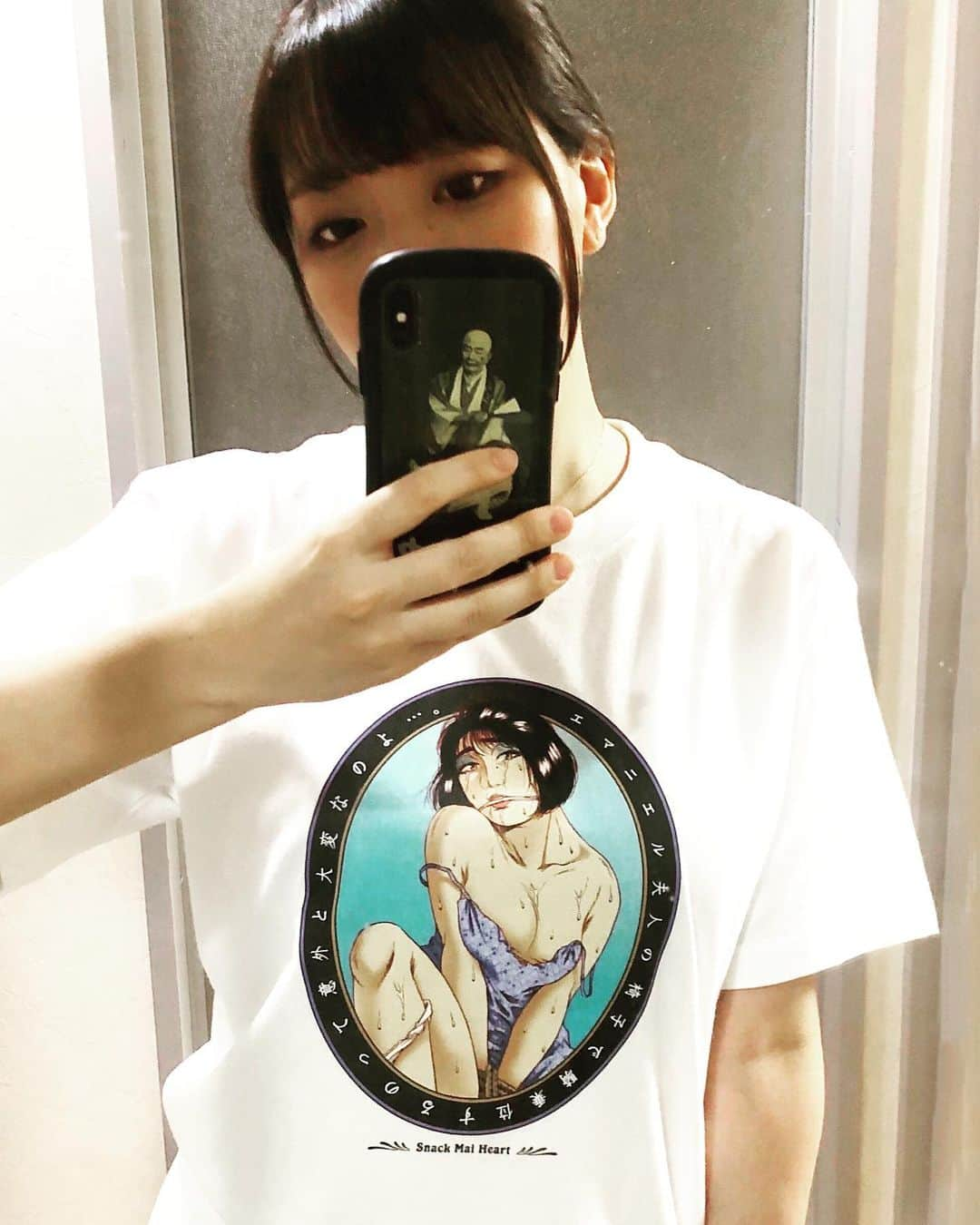 ちゃんまいさんのインスタグラム写真 - (ちゃんまいInstagram)「・ ・ やはり、異常にかわいい…舞はぁとTシャツ♡ ・ ・ ■illustratration　 徒花ブルーム @adbn_blooming ・ ■design  横山希 @nonxuma ・ ■produce  スナックアーバン @snack_urban ・ ・ #ベッドイン　#japanese #sexy #idol」9月24日 14時51分 - dakko_shite_cho3