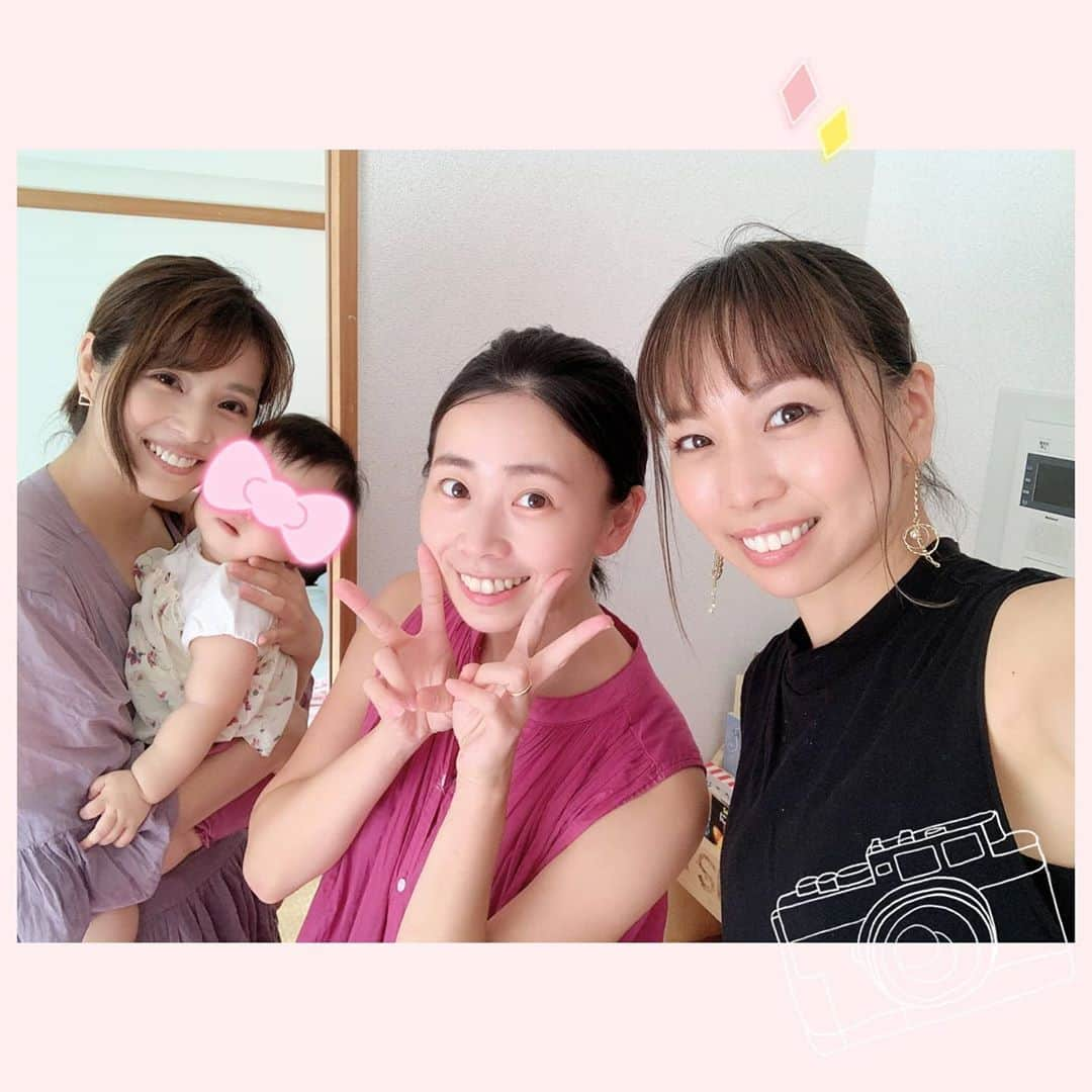 畠山智妃さんのインスタグラム写真 - (畠山智妃Instagram)「先日、まみたん（@mamikato97 ）親子とひろみん（@hiromi1983m ）の3人が我が家に遊びに来てくれました☺🎀  まみたんは先日も会いに来てくれたのだけどひろみんは、かーなり久々に会えました☺  何度か、会う日を調整していたのだけど、ようやくひろみんもまみたんも一緒に会えるっという日が♡  9月は、 まみたんもひろみんも誕生日🎂で、 優しい二人は各々から、ひろみんからは「まみの誕生日ケーキ用意する〜？」まみたんからも「ひろみんの誕生日ケーキ用意する〜？」と言われてて、  こちらからすると、うんうんうん…うんうん。って気持ちで返信してたんだけど、無事にケーキ＆プレゼント🎁贈呈成功✌ ケーキ🍰出したときは、このときもおたにお互いにおめでとうって言ってて、お互いにあれ？ってなってて何とも面白いことになっておりました😁✨  ひろみんに会うと相変わらず優しい風が流れます。とても好きな空気🍀  まみたんも娘ちゃんがどんどん大きくなって成長著しく、そんな娘ちゃんを愛おしそうに見る優しいママなのが一目瞭然であります🍀  ママになっててもなってなくても、 この変わらない関係性でいられるメンバーはほんとに大切な存在だなって改めて…。  もう、今となっては、誕生日おめでとうー！いえーーーい✨っていうテンションではなくて、健康でいてくれてありがとう。の気持ちでお祝いさせていただいてます(笑)!! これからもお祝いさせてちょんまげー❤  また遊ぼうねーーん＼(^o^)／」9月24日 15時01分 - chaki_wooper