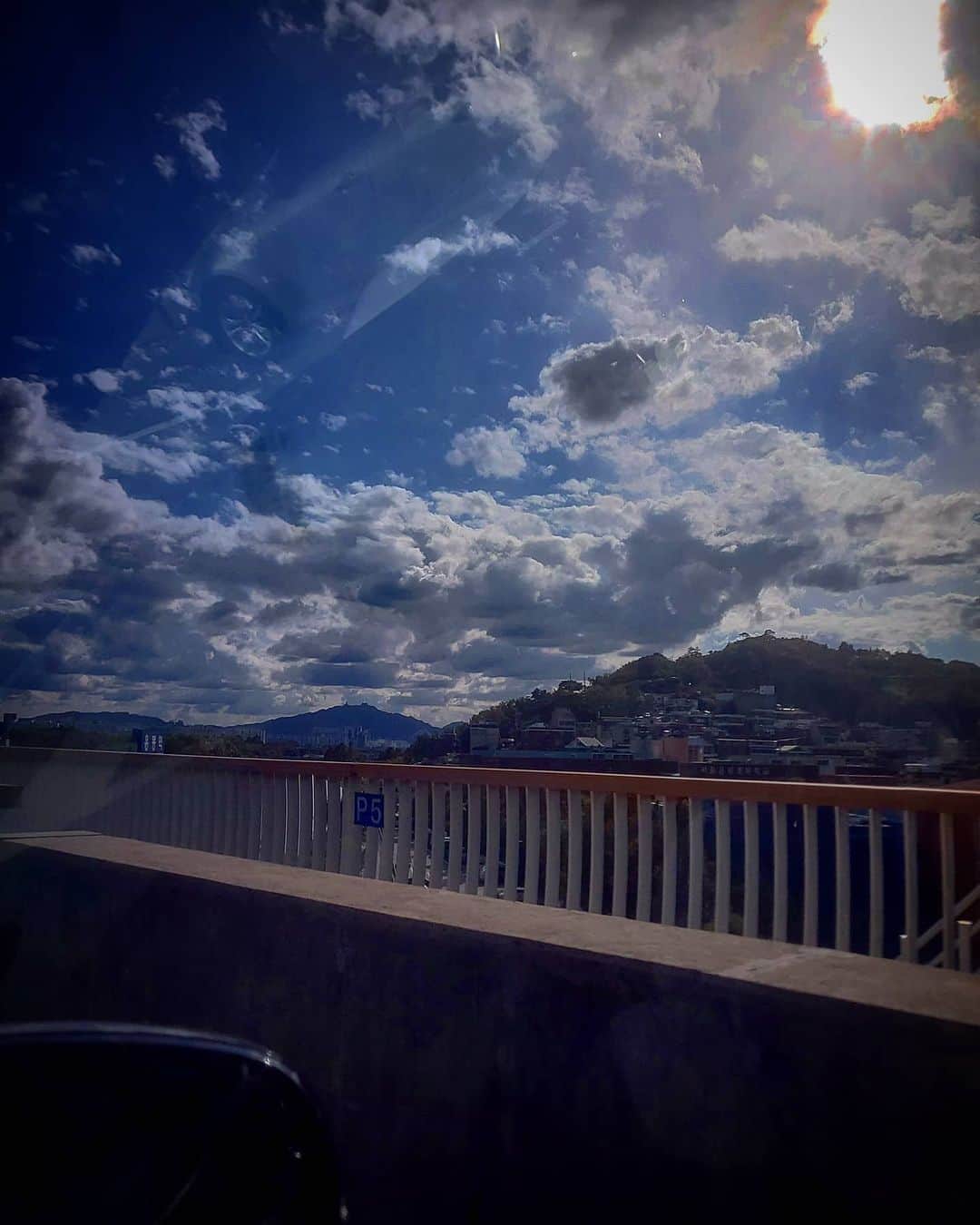 ジェヒョさんのインスタグラム写真 - (ジェヒョInstagram)「바다에서가 아닌 육지에서 보는 구름도 이쁘구먼」9月24日 15時19分 - bbjhyo