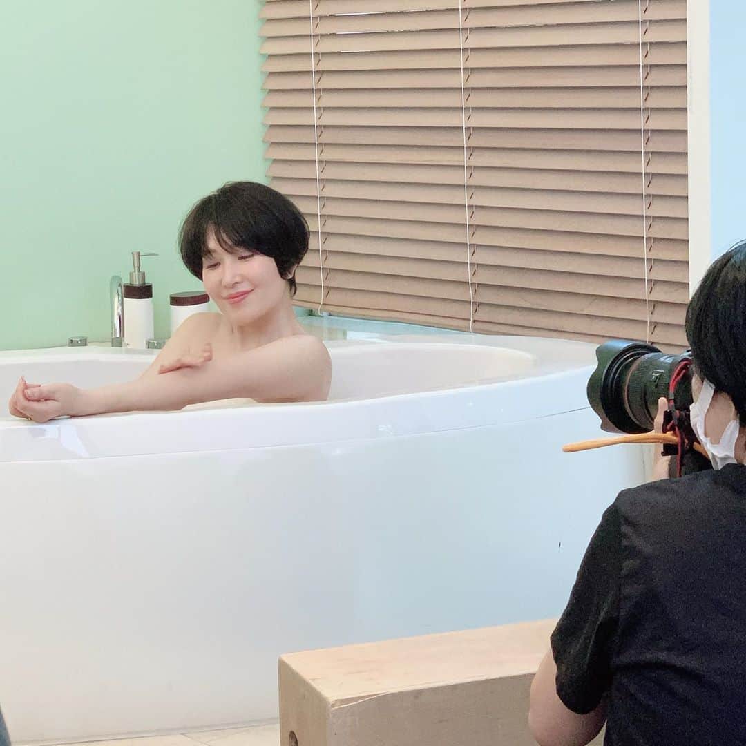 小林ひろ美のインスタグラム：「お風呂タイムを楽しみましょうという撮影でした🛀 ・  #撮影」