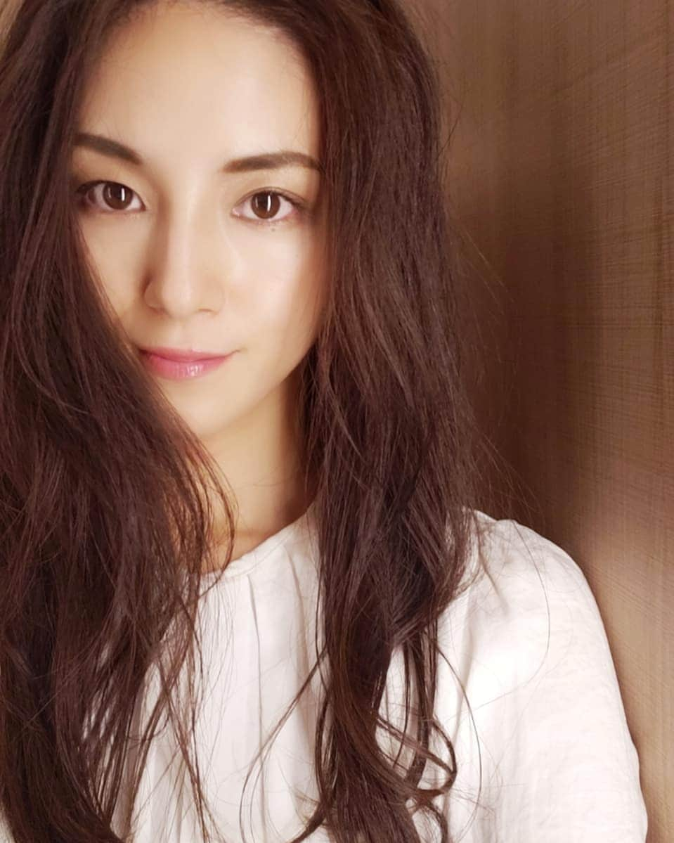 滝沢杏弥のインスタグラム：「髪型少しだけイメチェン💇‍♀️ 残り少ない2020年も前向いていきましょ！ #haircut#hairstyle#ヘアカット#ヘアスタイル」