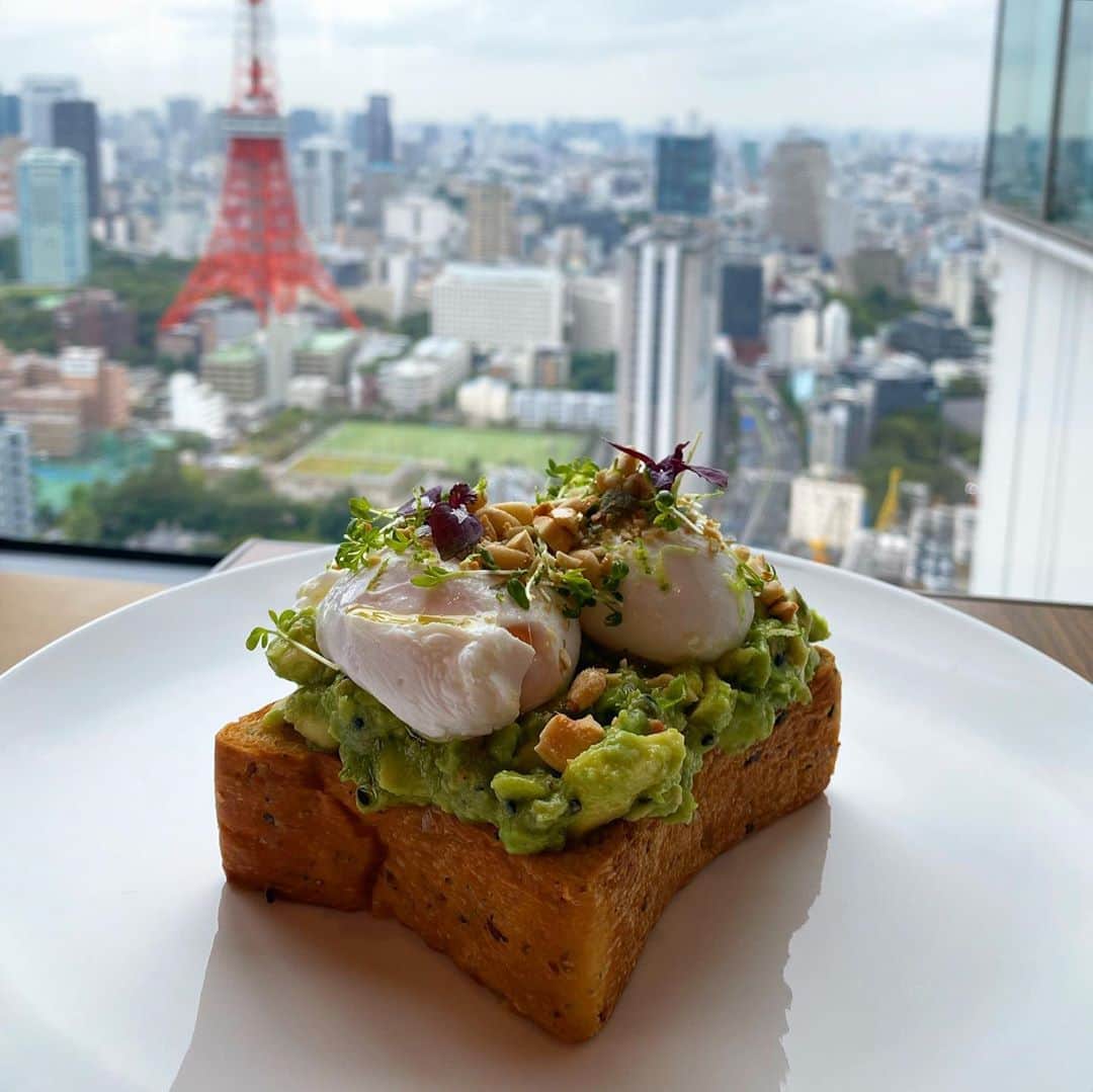 SHUHEI.Kのインスタグラム：「Lunch meeting at THE TOKYO EDITION, TORANOMON designed by Kengo Kuma with the vision of Ian Schrager.」