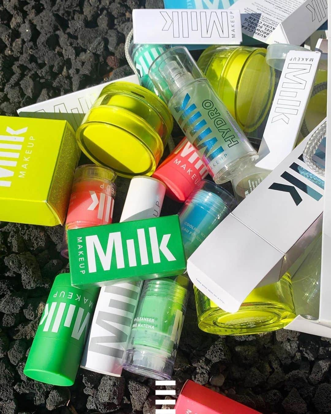 セフォラさんのインスタグラム写真 - (セフォラInstagram)「La gamme @milkmakeup s'agrandît enfin chez SEPHORA 💚 J-5 avant l'arrivée de la marque dans une sélection de magasins et encore plus de produits sur sephora.fr! Vous avez hâte ?  #Regram @milkmakeup #SephoraLovesMilkMakeup  #SephoraFrance #MilkMakeup #ComingSoon」9月24日 16時00分 - sephorafrance