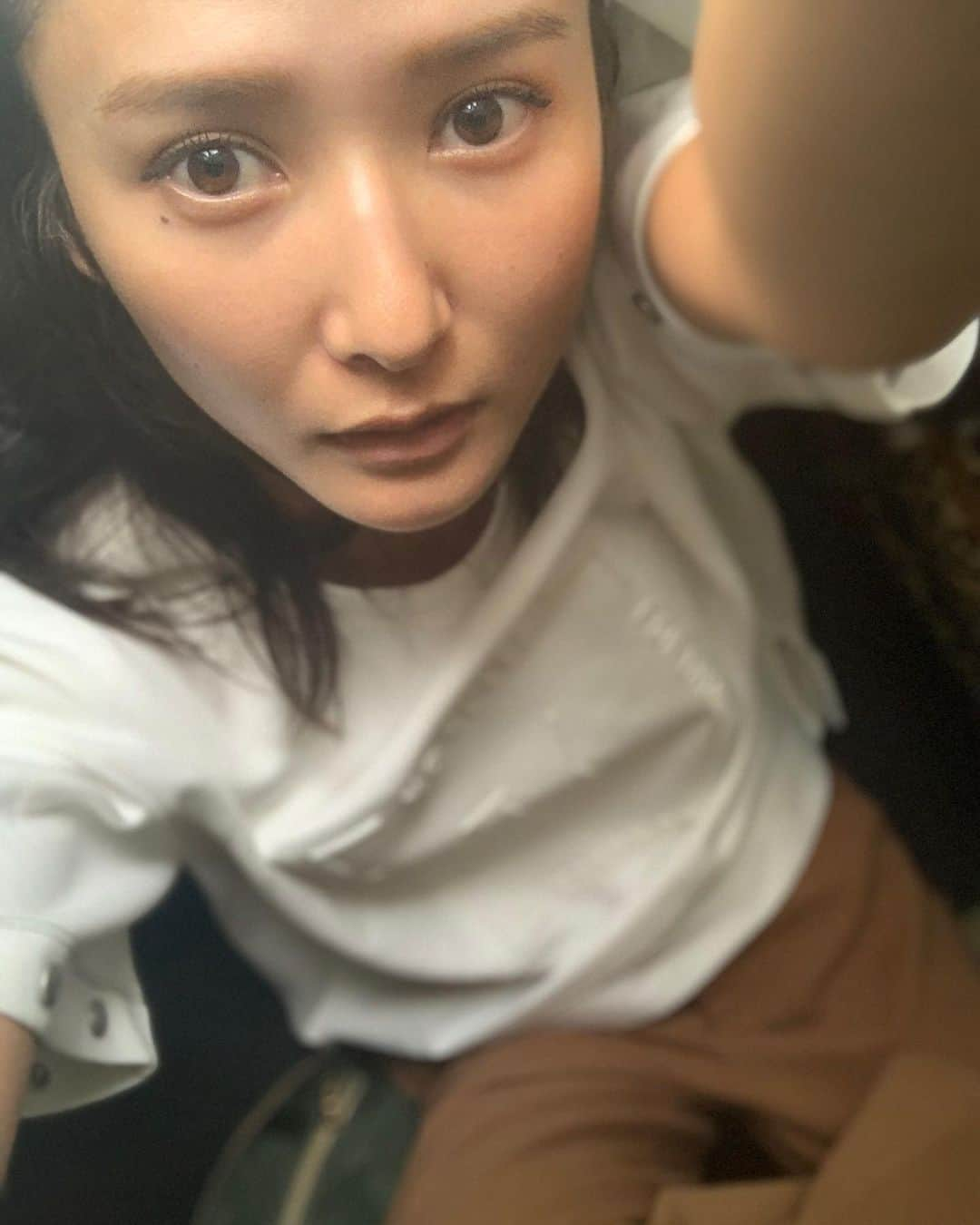 美優さんのインスタグラム写真 - (美優Instagram)「シルバーウィークは北海道に…🏌️‍♀️﻿ ﻿ 向こうから送った荷物が届いたので﻿ これから洗濯しなきゃー！﻿ なのにお邪魔猫が…😳﻿ ﻿ また北海道の写真はゆっくりアップしますね😄」9月24日 16時01分 - miyu11_20