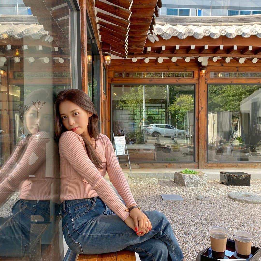 キム・ダヘのインスタグラム：「가을맞이 톤다운 👧🏾 다시 나로 돌아온느낌,,,」