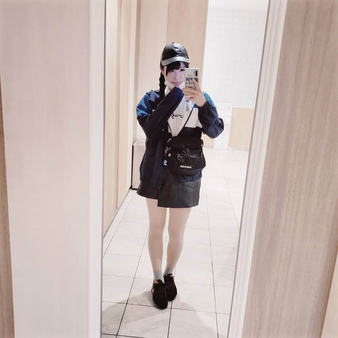 椎原えみのインスタグラム：「2020.09.2.wednesday . . .  センセーはいうんだ 君は人生の中の主役だと。 . . . #民族ハッピー組  #椎原えみ #コンプレックスヒロイン #HappyInTheDark #美脚女子 #美脚 #followｍe #脚フェチ #足フェチの皆様お待たせしました  #足フェチ  #モデル #アイドル  #あしすたぐらむ #脚フェチの皆様お待たせしました #legs #水泳 #beautifullegs #japaneseidol #japanesegirl #えみあし #beautiful #photomodel #photography #Japan #girl  #nikeシューズ #高身長女子 #ストリート系女子 #model  #cute」