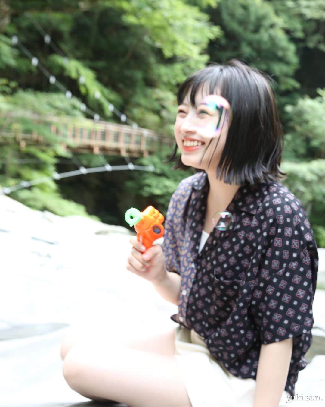 東由樹さんのインスタグラム写真 - (東由樹Instagram)「﻿ ﻿ ﻿ ﻿ とびっきり笑顔🌱﻿ ﻿ ﻿ ﻿ ﻿ ﻿ ﻿ #みたらい渓谷﻿ #大自然﻿ #シャボン玉 #ゆきつんカメラ #うーカメラ」9月24日 16時26分 - yukitsun_0217