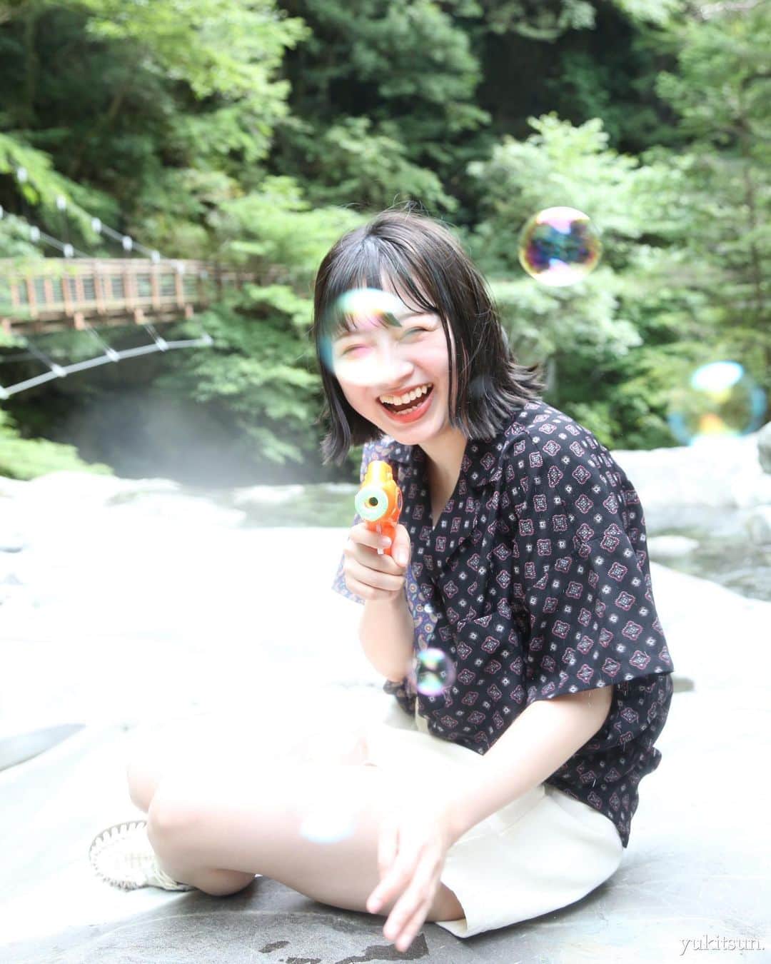 東由樹さんのインスタグラム写真 - (東由樹Instagram)「﻿ ﻿ ﻿ ﻿ とびっきり笑顔🌱﻿ ﻿ ﻿ ﻿ ﻿ ﻿ ﻿ #みたらい渓谷﻿ #大自然﻿ #シャボン玉 #ゆきつんカメラ #うーカメラ」9月24日 16時26分 - yukitsun_0217