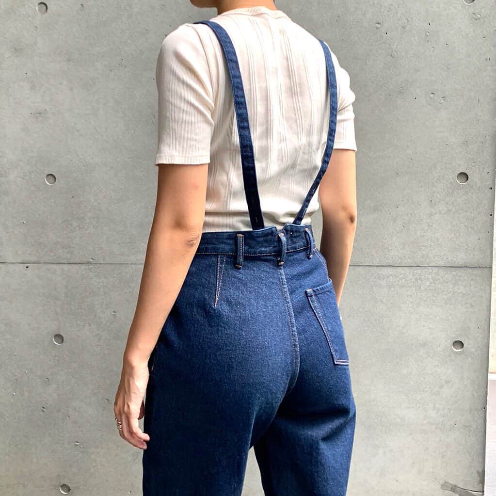 Moname Official Instagramさんのインスタグラム写真 - (Moname Official InstagramInstagram)「. シルエットは広がりすぎないセミワイド。 サスペンダー付きなので、 穿くだけでお洒落に決まります✨ もちろん、サスペンダーは取り外し可能なので 気分で取ってもOKです！ . Semi Wide No.41191108 Color. RIN ¥16,000 +tax . 163cm . #moname #モナーム#デニムコーデ #denim #fashion #ootd #デニム #デニム女子 #パンツ #カジュアルコーデ #シンプルコーデ #着回しコーデ #今日のコーデ#パンツスタイル#ワイドデニム#サスペンダー #着画 #ラフコーデ #ホワイトデニム#ワイドパンツ #夏コーデ #高見えコーデ #着回し #160cm #カジュアル女子#おしゃれ #大人女子#秋コーデ#ぺたんこ靴」9月24日 16時38分 - moname.official