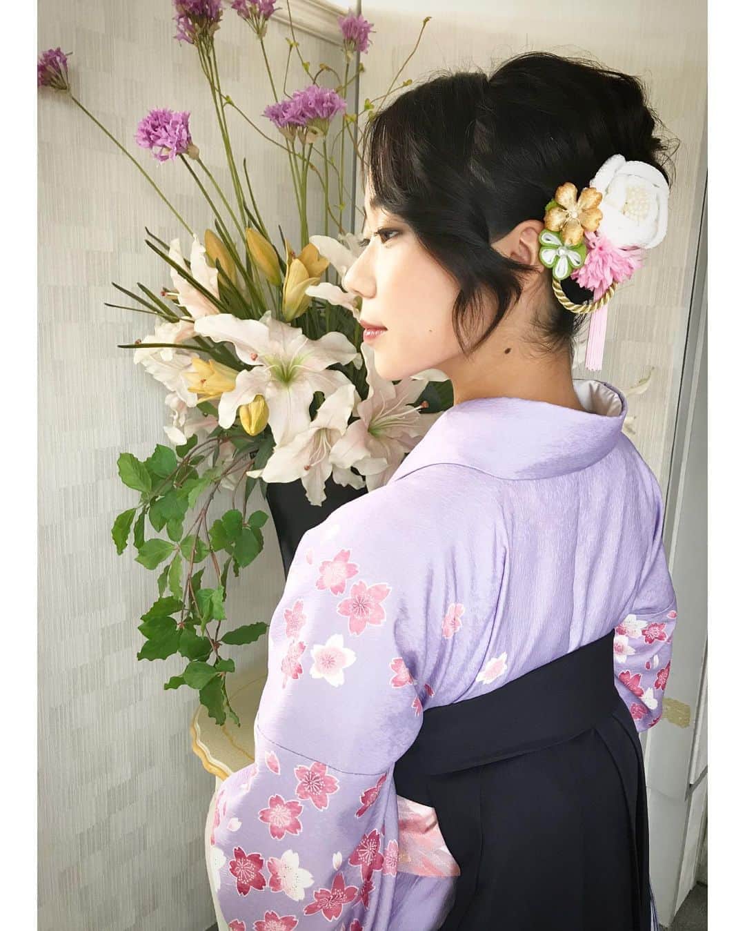 小橋 みなみのインスタグラム：「卒業しました！と言いたいところですが、着物モデルのアルバイトをしてきました👘 訪問着から袴まで4着もお着物を着ることができて、ヘアメイクで綺麗にしていただき楽しかったです♥️ お誘いありがとうございました。   @bigakuseizukan #hareginomarusho」