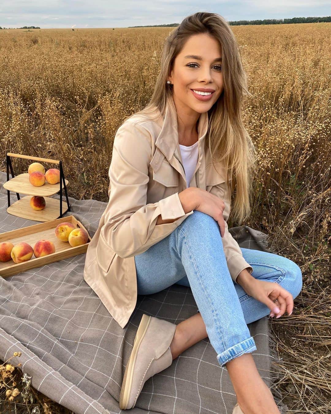 のインスタグラム：「Оказывается у меня столько ещё классных фоток , а я ничего не выкладываю ) Съёмка для @manera_odevatca 💛」