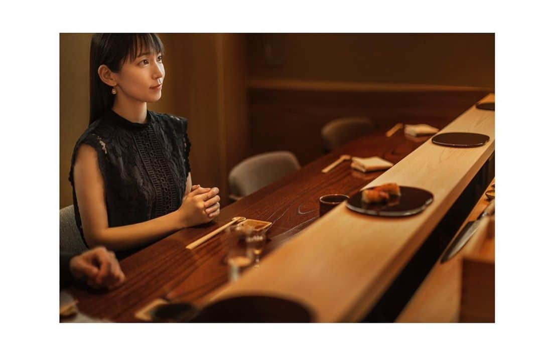 吉岡里帆さんのインスタグラム写真 - (吉岡里帆Instagram)「"東京カレンダー"  お寿司屋さん「あお」へ伺いました。 丁寧な手仕事に感動しました。 とても美味しかったです…鰹…イカ…また食べたい。  @tokyocalendar  #東京カレンダー #鮨」9月24日 16時59分 - riho_yoshioka