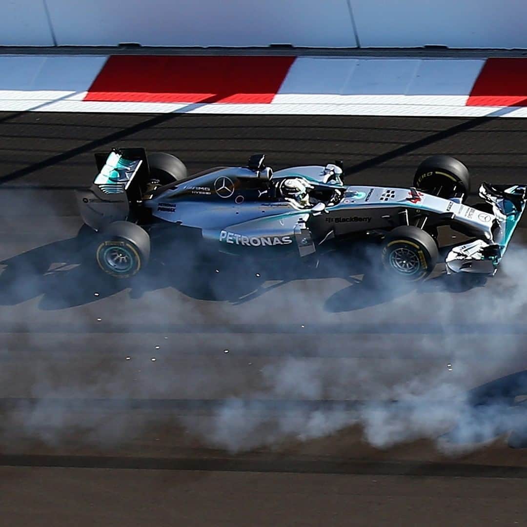 F1さんのインスタグラム写真 - (F1Instagram)「Sending it Sochi style 😎💨⁣ ⁣ @NicoRosberg pushed the limits, plus a bit more, in 2014 📸😉⁣ ⁣ #F1 #Formula1 #RussianGP #Rosberg #Mercedes #Motorsport」9月24日 17時04分 - f1