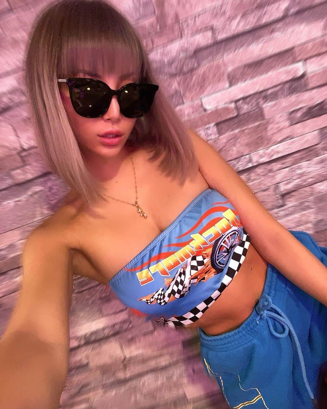 のインスタグラム：「ℕ𝔼𝕎 ℍ𝔸𝕀ℝ✂︎✂︎✂︎  . @momomika0314  @ismnabe  @ism.aochan  @ism_minamiaoyama  @ism_hori   . 毎月くるくるヘアーにしたいとか、ボブになりたいとか、沢山わがまま聞いて頂いてる美容院🙏✨✨  . 今の時代に産まれて本当よかった👶笑  . またここから変えるから途中段階です💛  . 女の子って楽しい🤟🏾💕  .  #ism南青山 #百瀬組 #newhair  #newcolor #ぼぶへあー #bobhairstyles  #hairchange #보부헤아　 #하프　#새로운 머리」