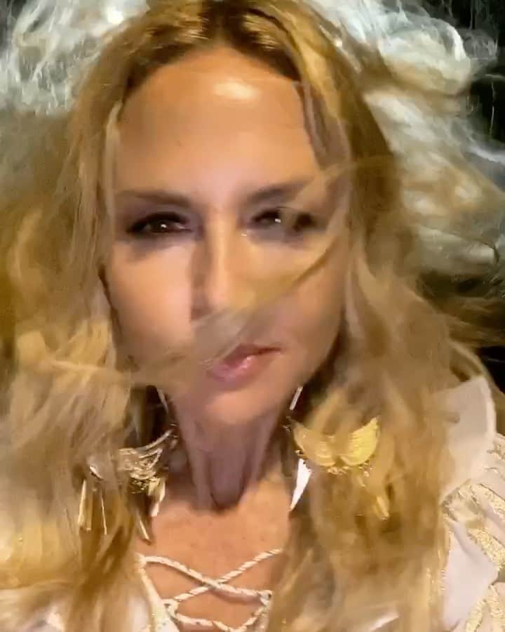 レイチェル・ゾーのインスタグラム：「First #datenight out with my ❤️@rbermanus in 6 1/2 months.. #windinmyhair and feeling #grateful 🙏🏻 XoRZ」