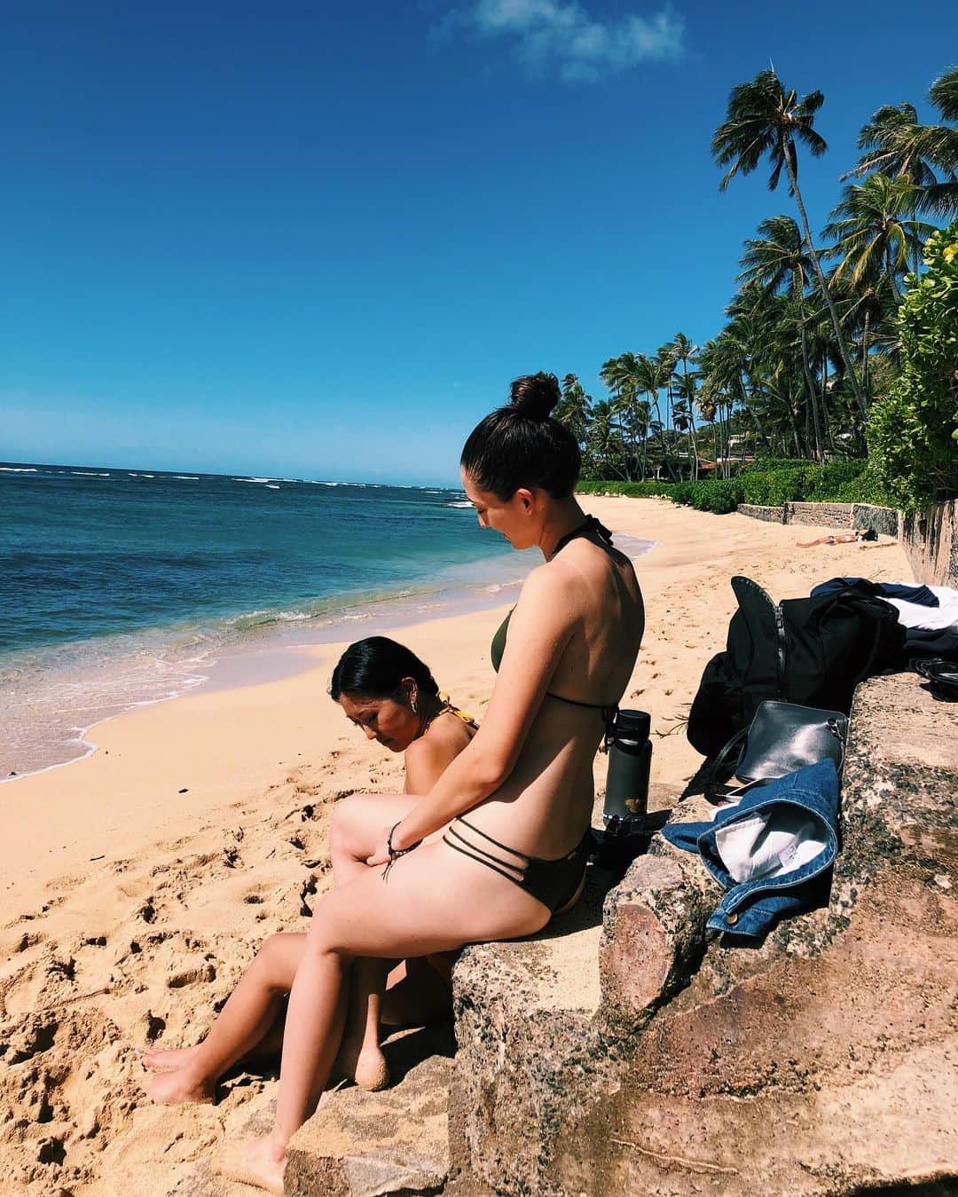 ジュディ舞衣のインスタグラム：「Missing you and home and our Hawaii trips🌊🌴☀️」