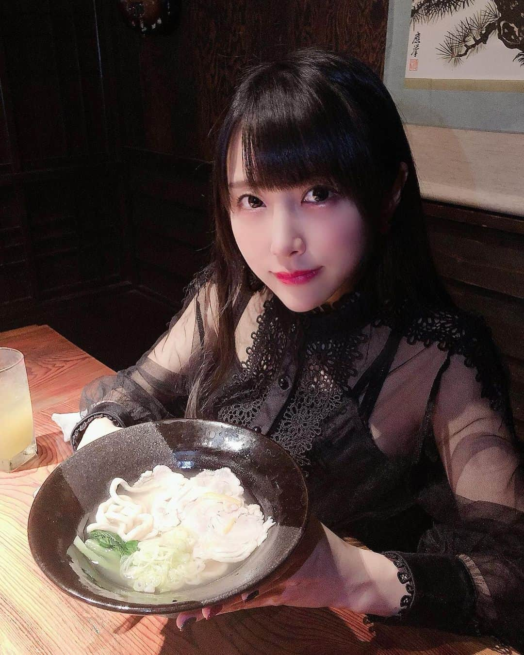 熊本美和さんのインスタグラム写真 - (熊本美和Instagram)「🍴 . . ♡いろり酒場さぶろく 鯛出汁おうどん食べてきたあああ🐻 落ち着く雰囲気でまったりできてとっても美味しかったです₍₍ ◝(●˙꒳˙●)◜ ₎₎  . . #さぶろく #新宿居酒屋 #新宿うどん #新宿日本酒 #pr #トリドリベース #日々の出会いに感謝 #バクステ外神田一丁目 #熊本美和 #miwakumamoto  #アイドル #idol #일본 #아이돌 #アイドルボウラー #Pリーガー #プロボウラーになりたい #japanesegirl #followme #うどん #鯛出汁 #グルメ #新宿 #歌舞伎町 #ディナー #私服 #fashion #すきぴ」9月24日 17時28分 - miwa_babyb