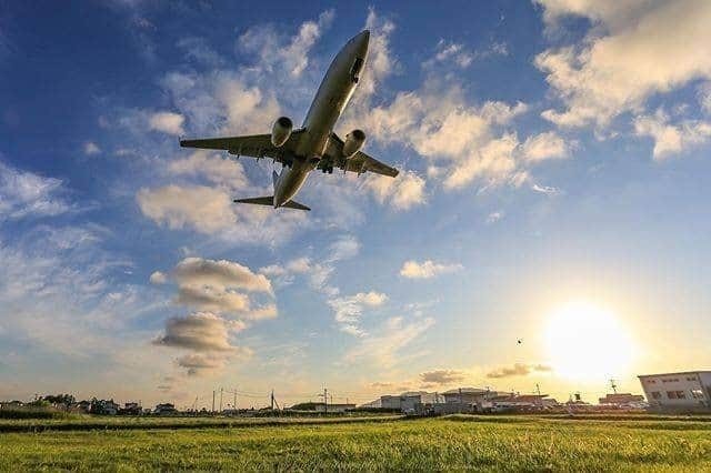 JALさんのインスタグラム写真 - (JALInstagram)「. Shots like this airplane soaring above in the deep blue skies are always a welcome therapy. #SeptemberMyWay  大空を気持ちよさそうに飛ぶ姿に癒やされます✈ . . Photo by @k_studio_m2nd Post your memories with #FlyJAL  #JapanAirlines #travel #airplane #travelawesome #momentofmine」9月24日 17時30分 - japanairlines_jal