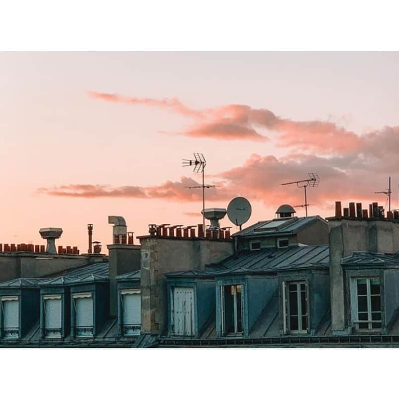 メドモアゼルさんのインスタグラム写真 - (メドモアゼルInstagram)「When the sunset in Paris 🌅   mesdemoisellesparis.com⁠ ⁠ ⁠ ⁠#fashionoutfit #fashionposts #fashionistas #outfitsoftheday #styleblogger #fashionclothing #fashion #modeaddict⁠ #mesdemoisellesparis #fw20 #mesdemoisellesparis #fresh」9月25日 2時54分 - mesdemoisellesparis