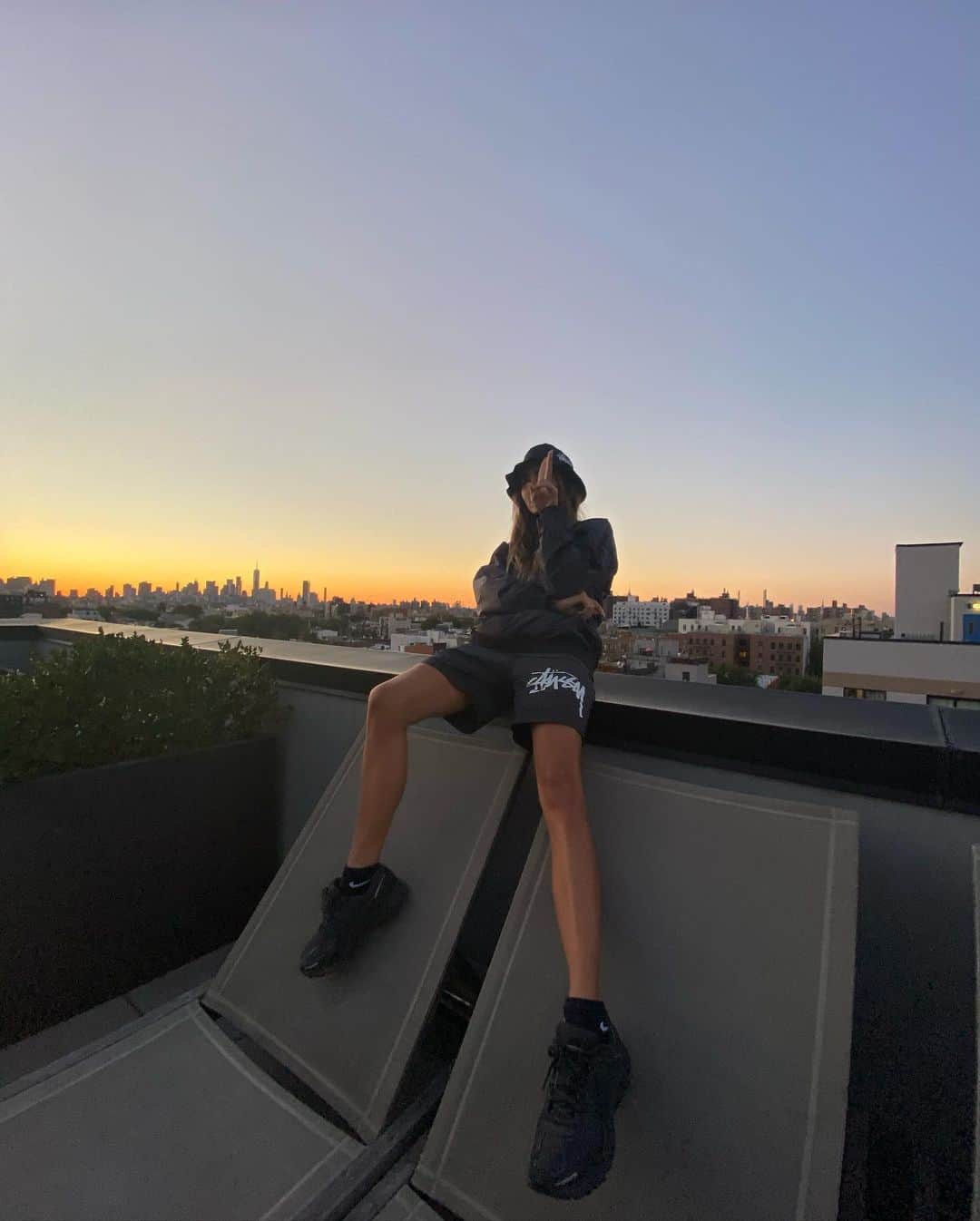 Kirsty Godsoのインスタグラム：「Shawty with the long legs ⚡️✨」