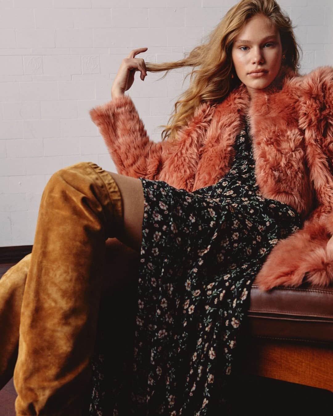 のインスタグラム：「When the going gets tough, the tough get fluffy in @yves_salomon’s teddy-style jacket.  Shop all your favorite Instagram looks, just visit #linkinbio」