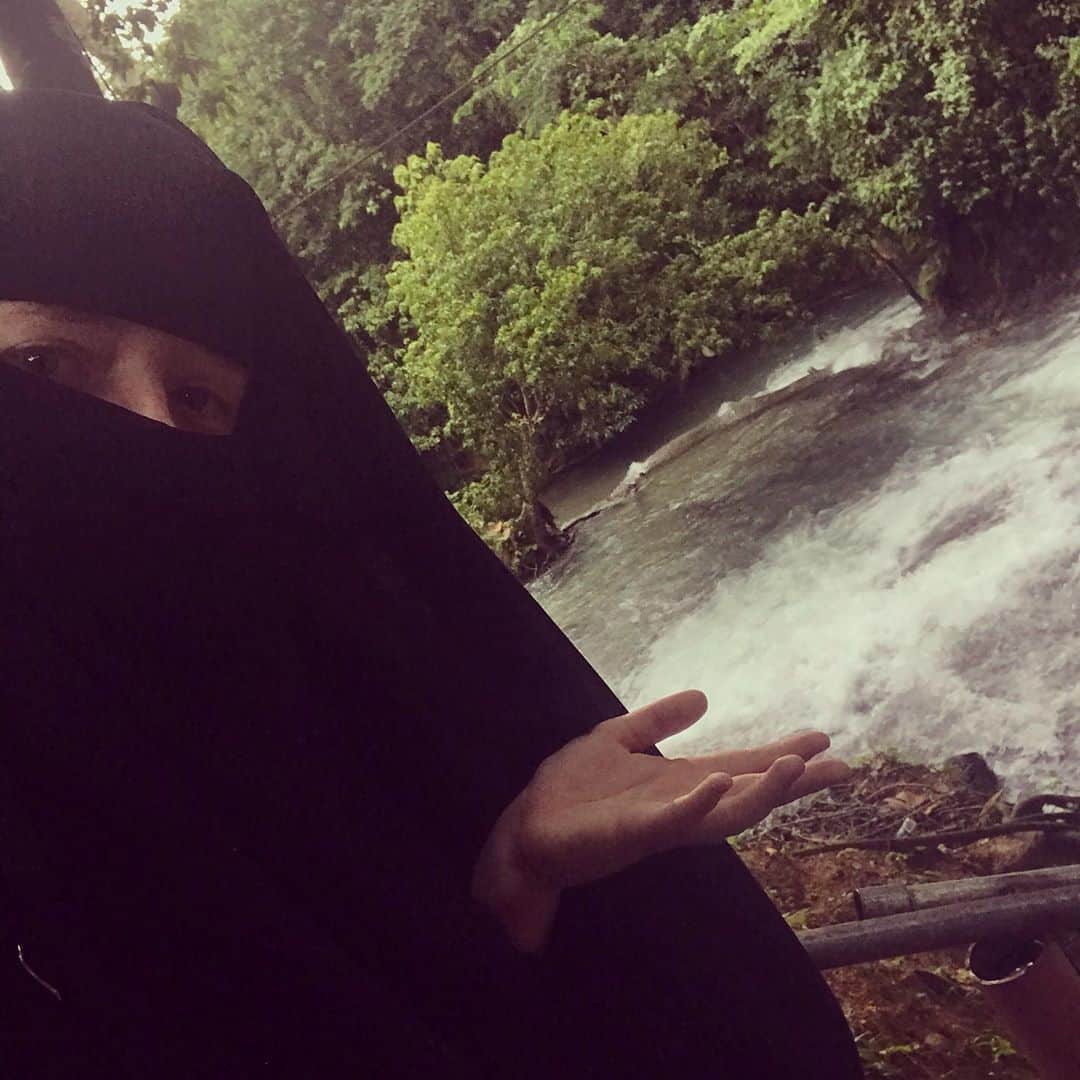 ミラのインスタグラム：「Raging rivers」